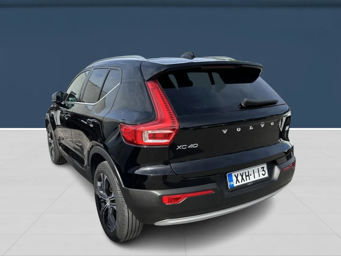 Autokuva 3 - XXH-113