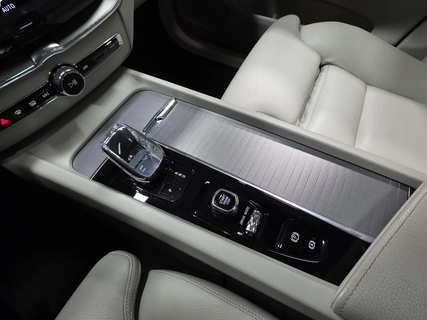 Autokuva 15 - XXO-364