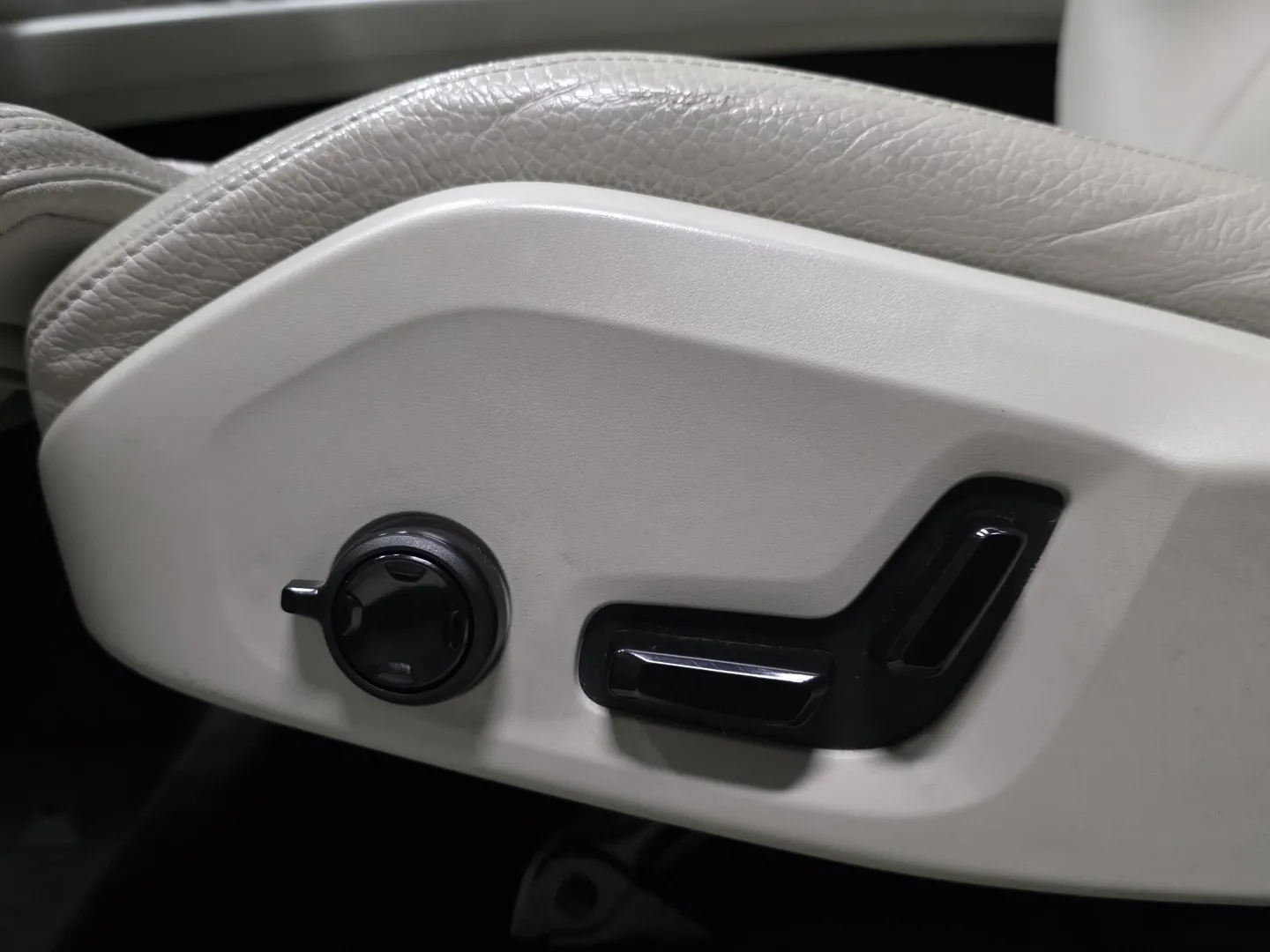 Autokuva 16 - XXO-364