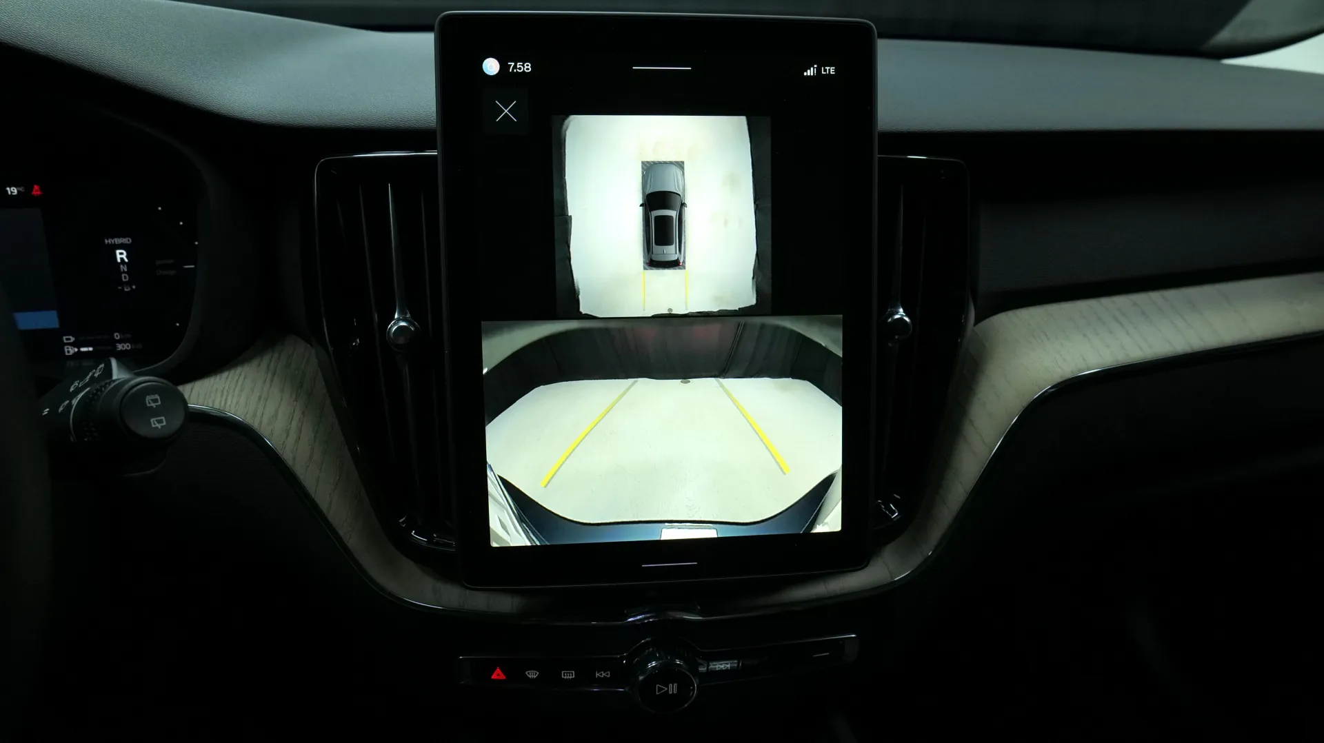 Autokuva 7 - XXZ-599