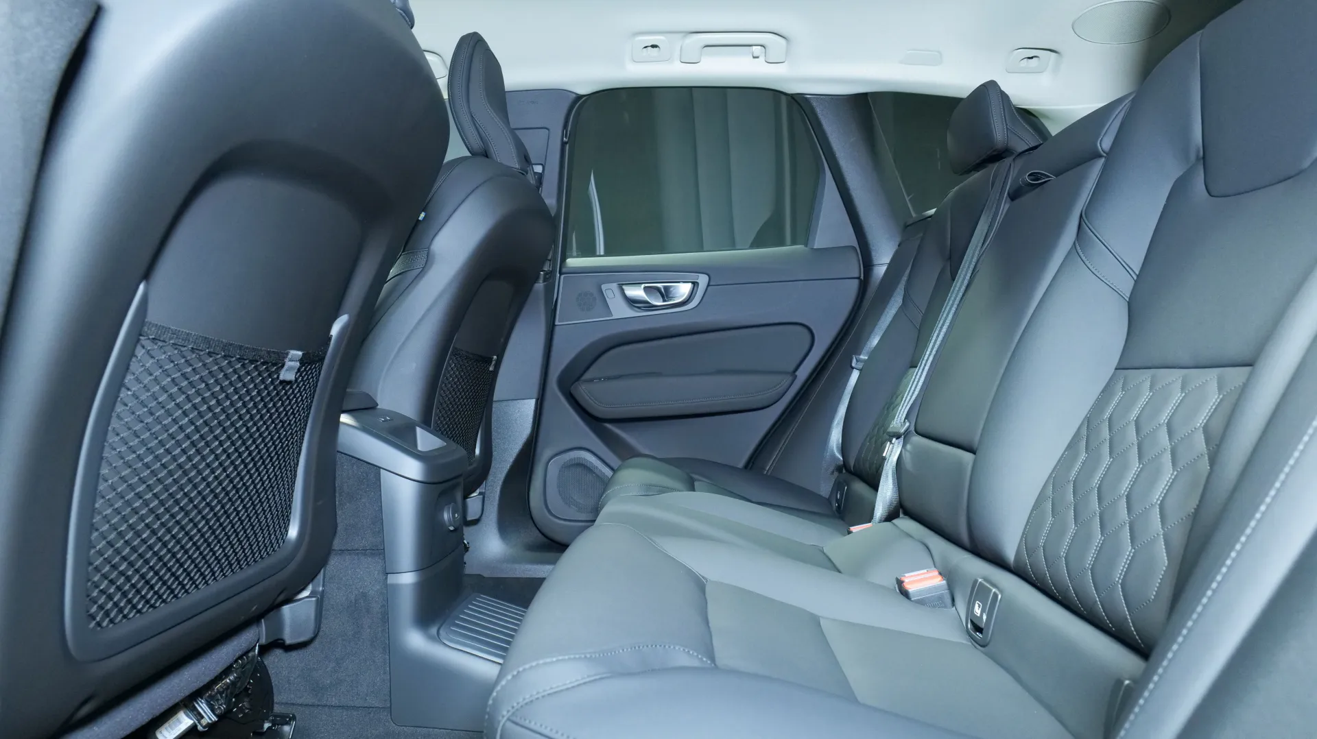 Autokuva 16 - XXZ-599