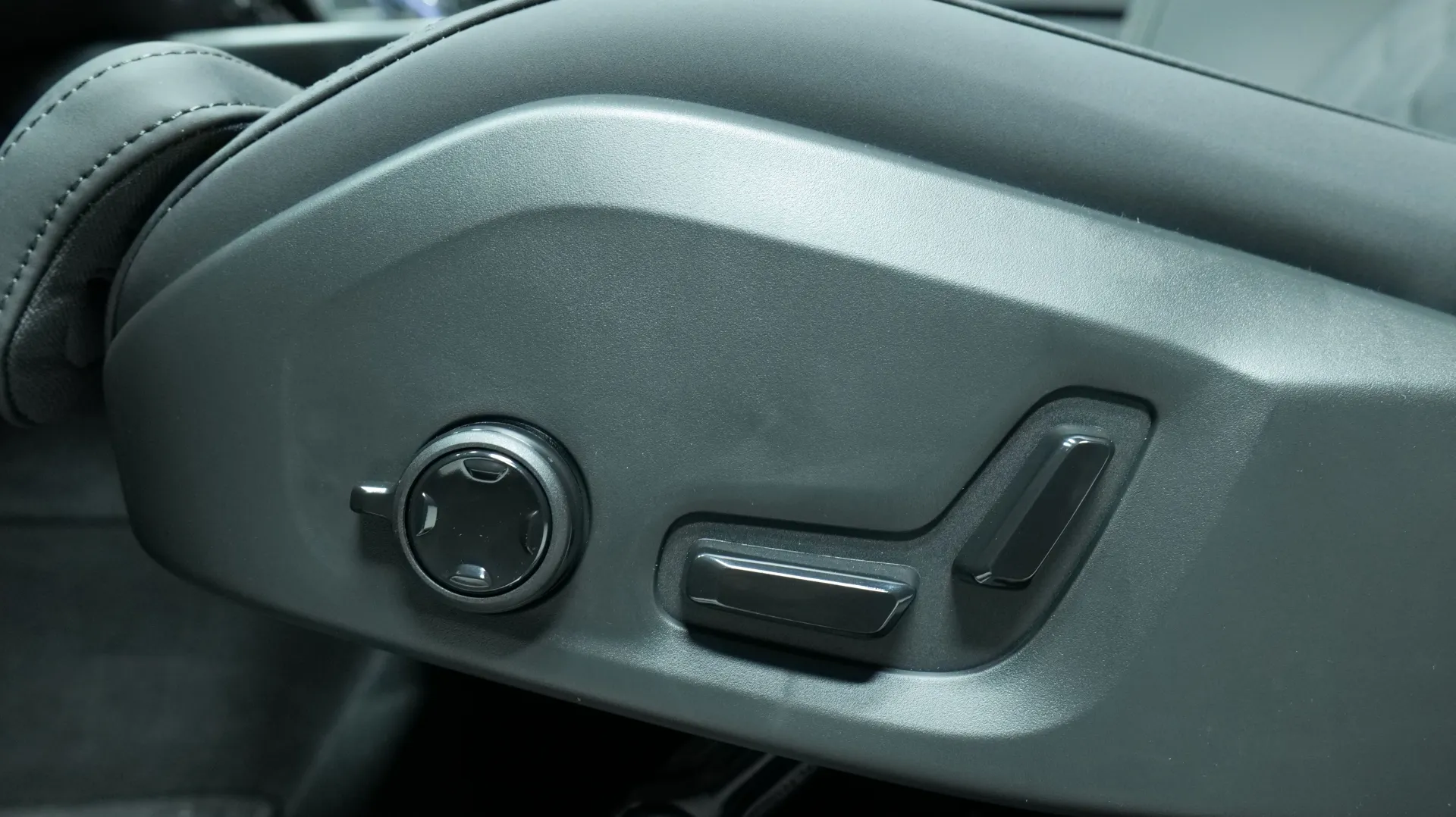 Autokuva 11 - XXZ-599