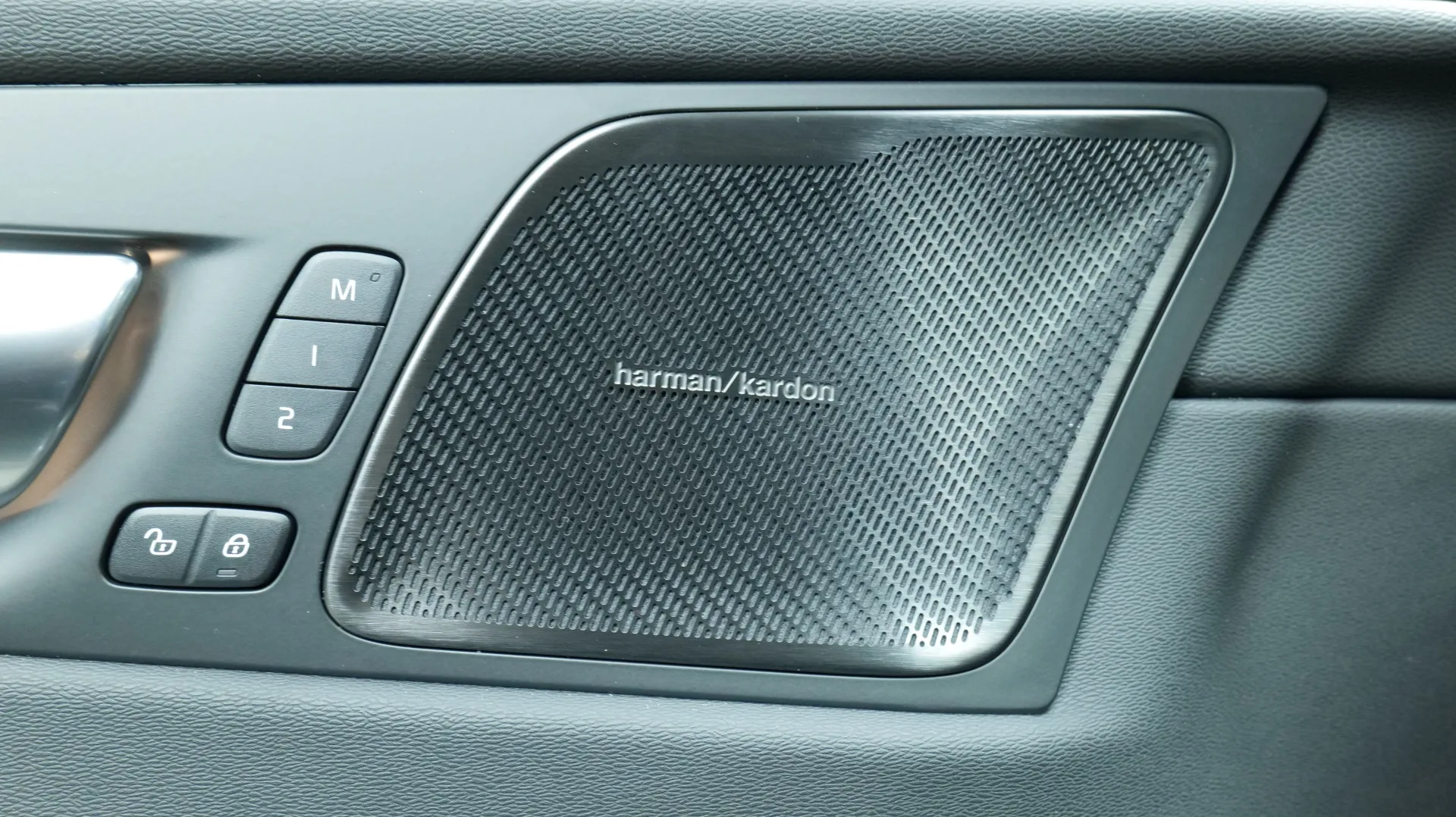 Autokuva 10 - XXZ-599