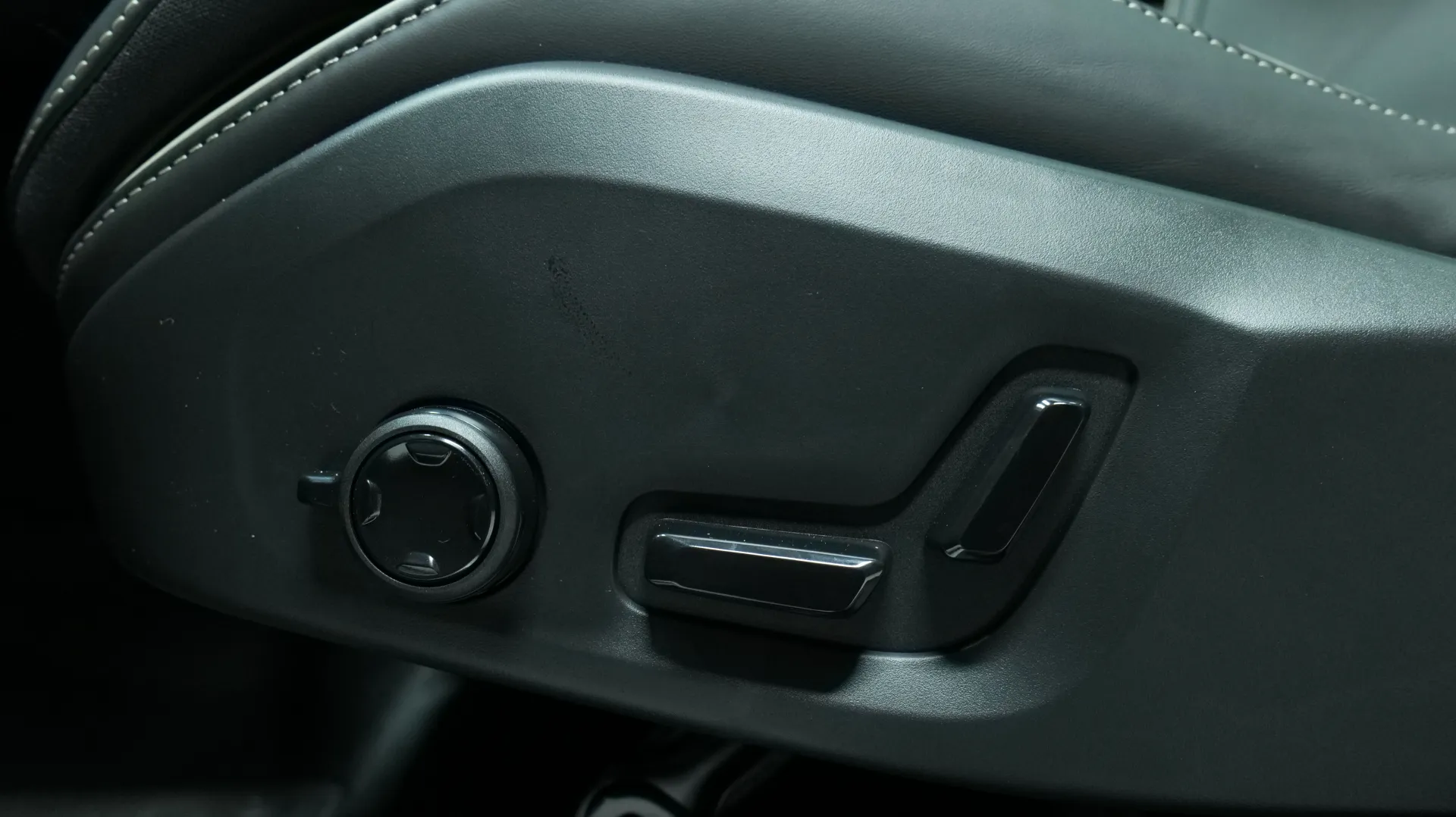 Autokuva 11 - XXZ-603