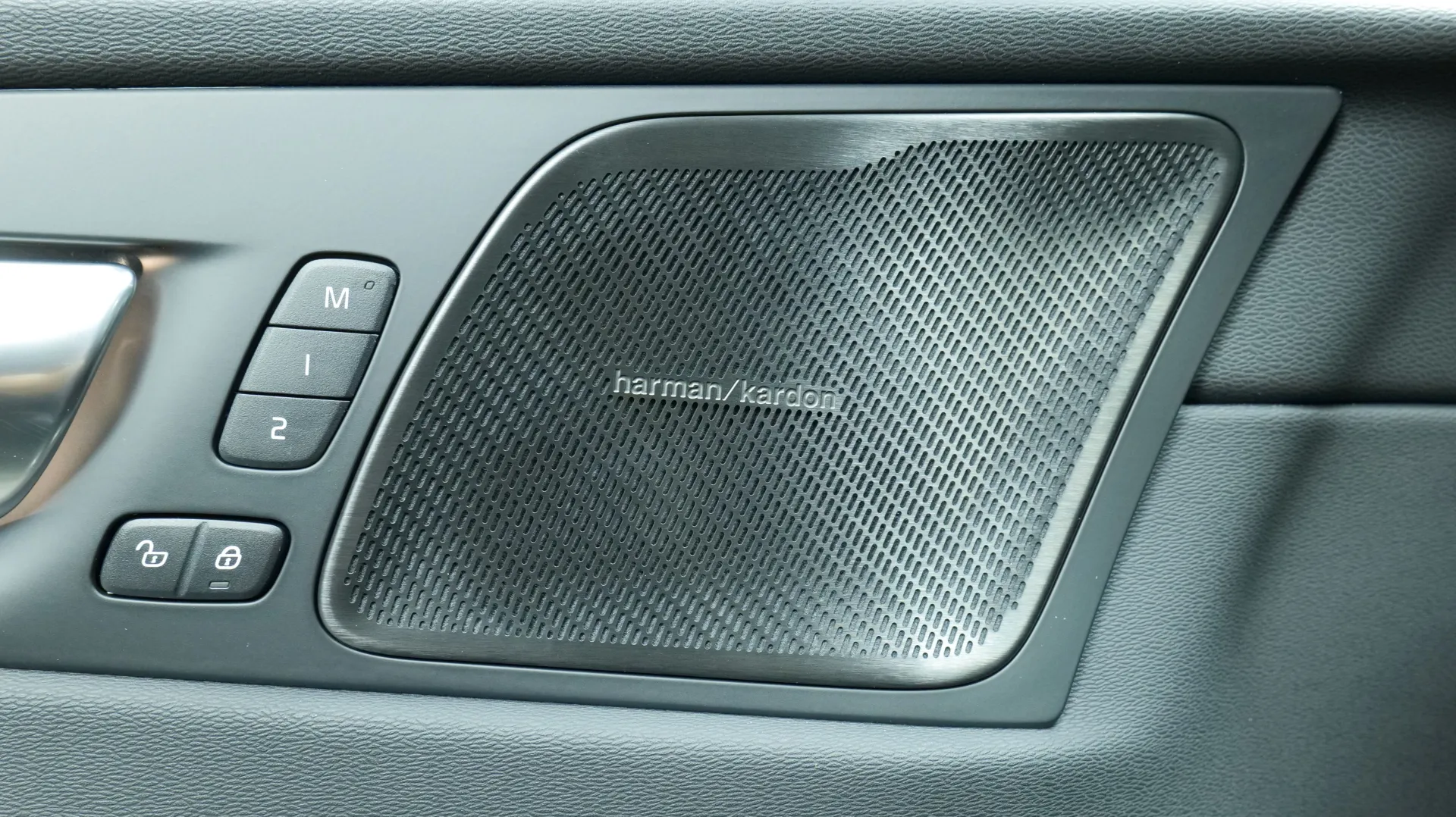 Autokuva 10 - XYR-420