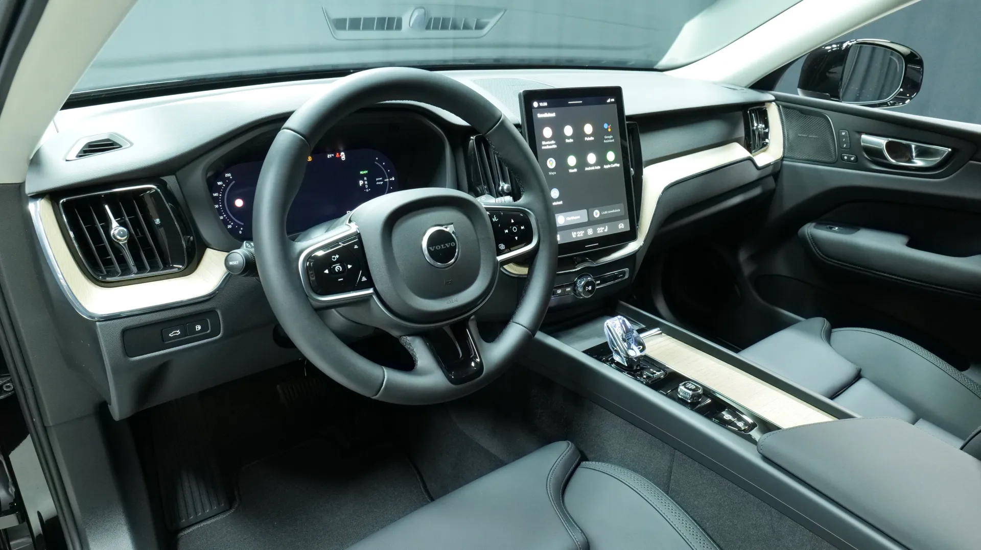 Autokuva 13 - XYR-420