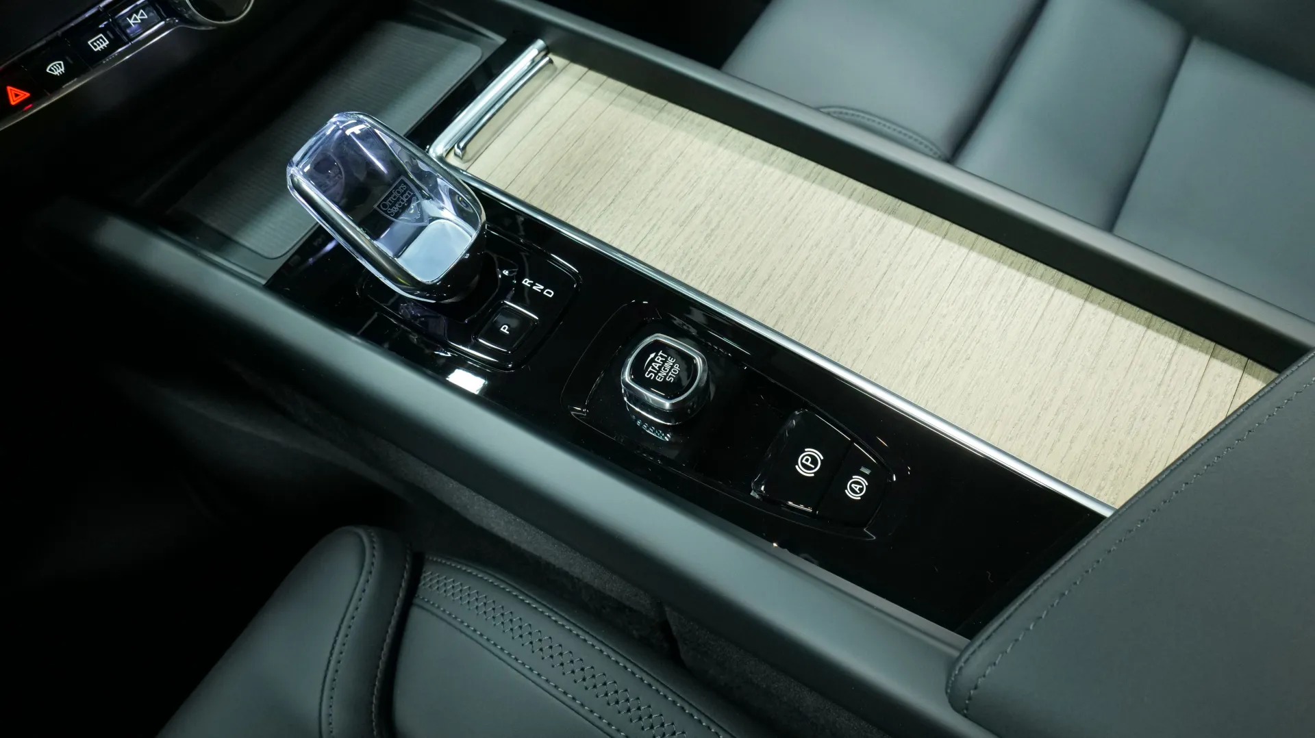 Autokuva 9 - XYR-420