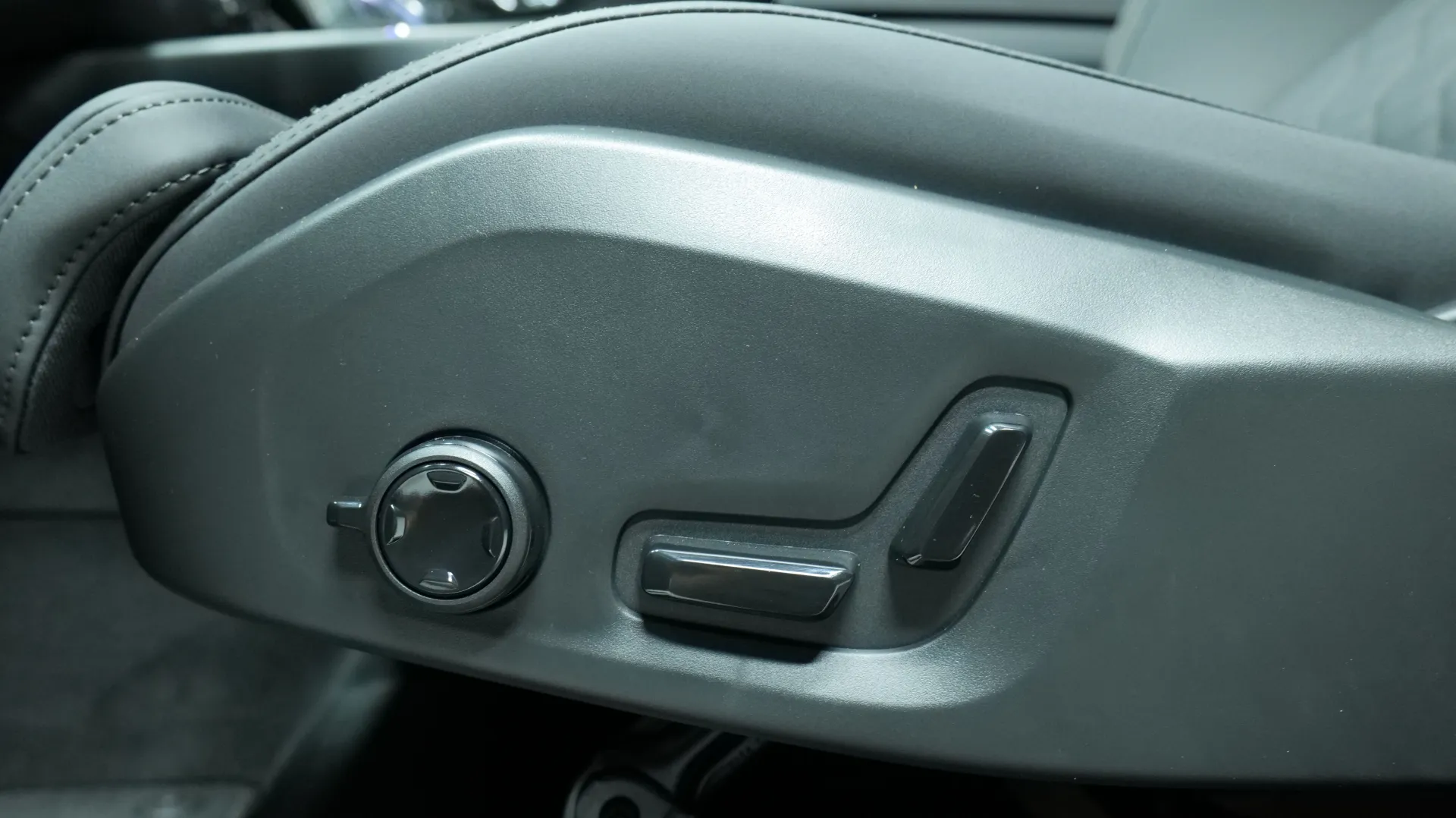 Autokuva 11 - XYR-420