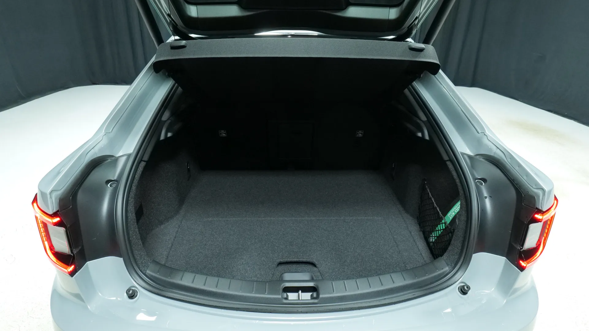 Autokuva 16 - XYR-437