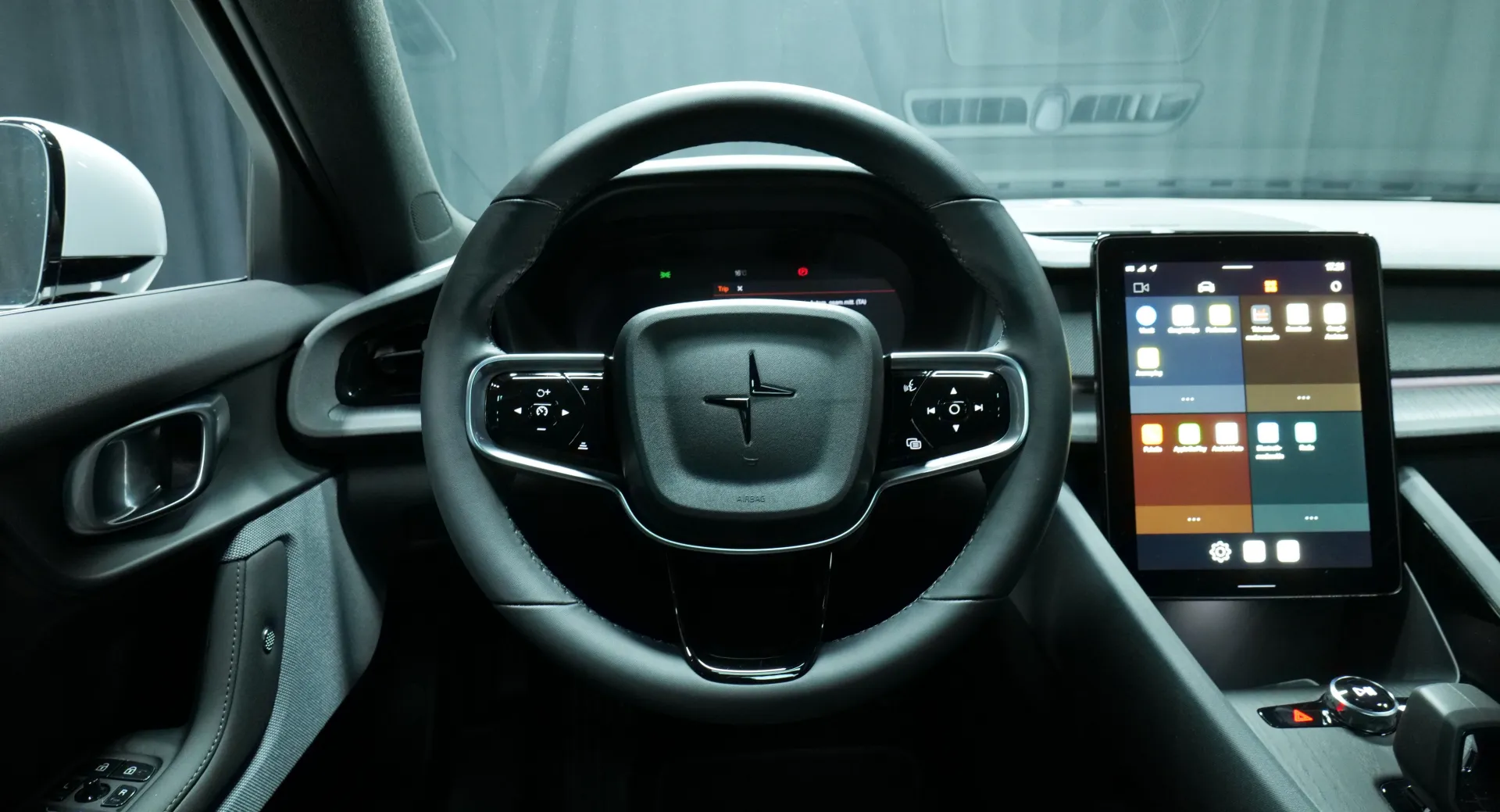 Autokuva 14 - XYR-437