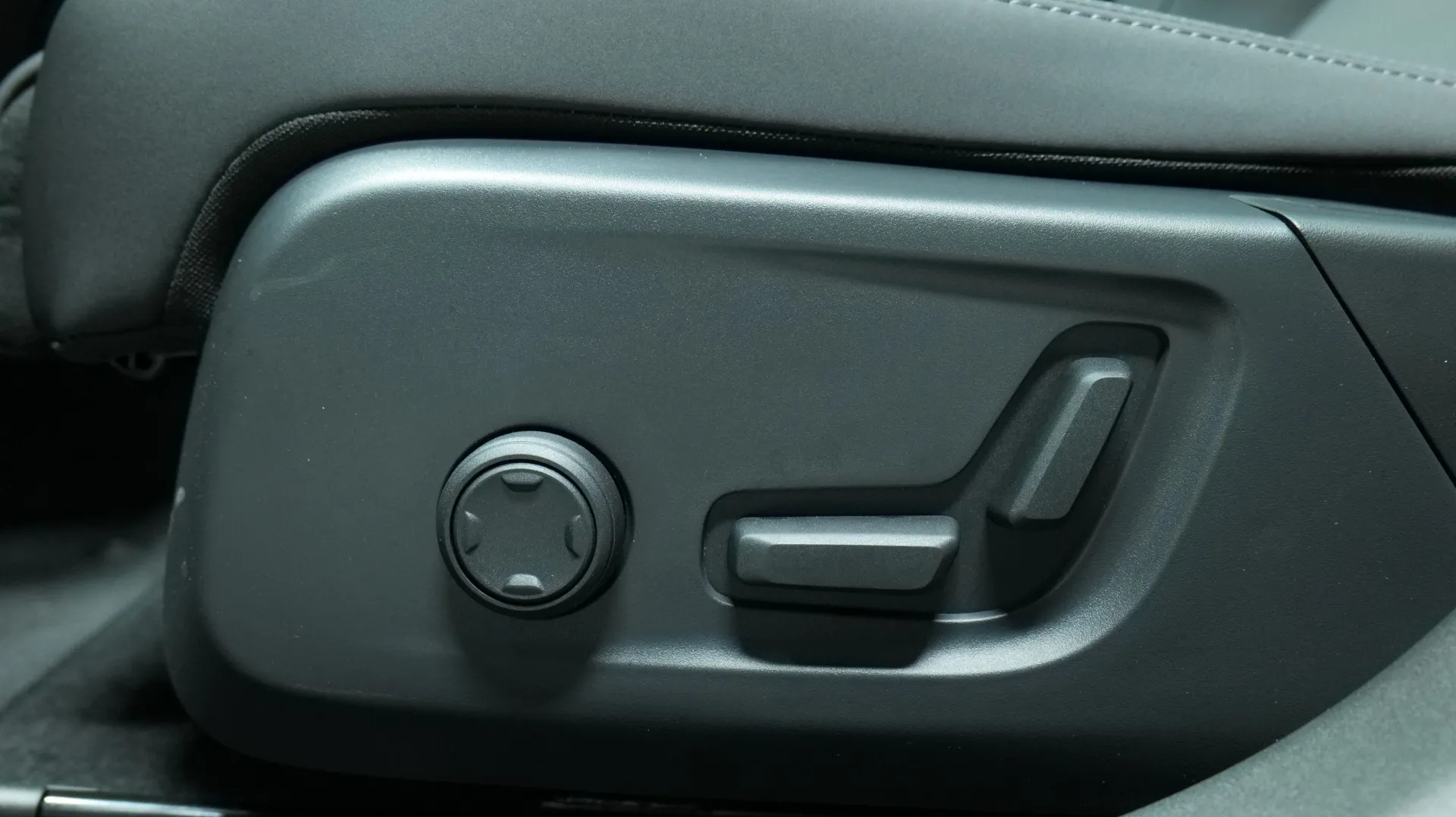 Autokuva 10 - XYR-437