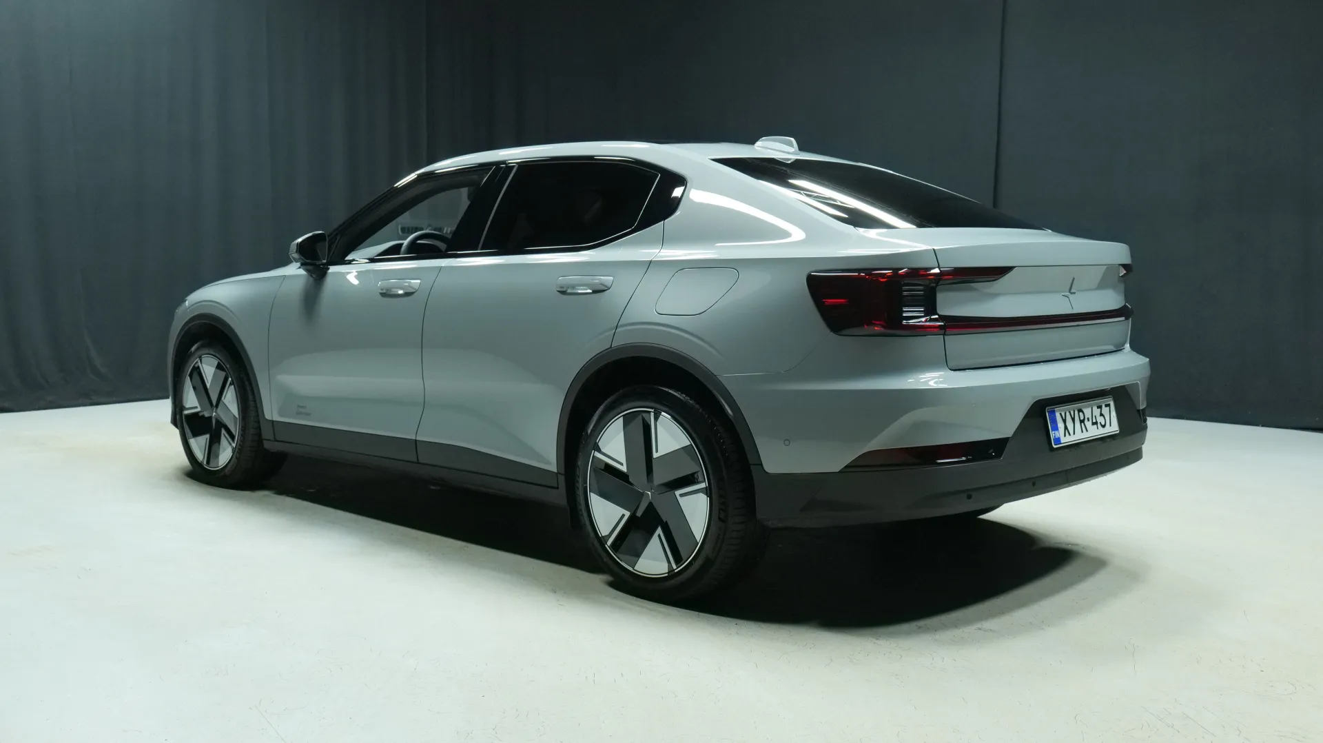 Autokuva 2 - XYR-437