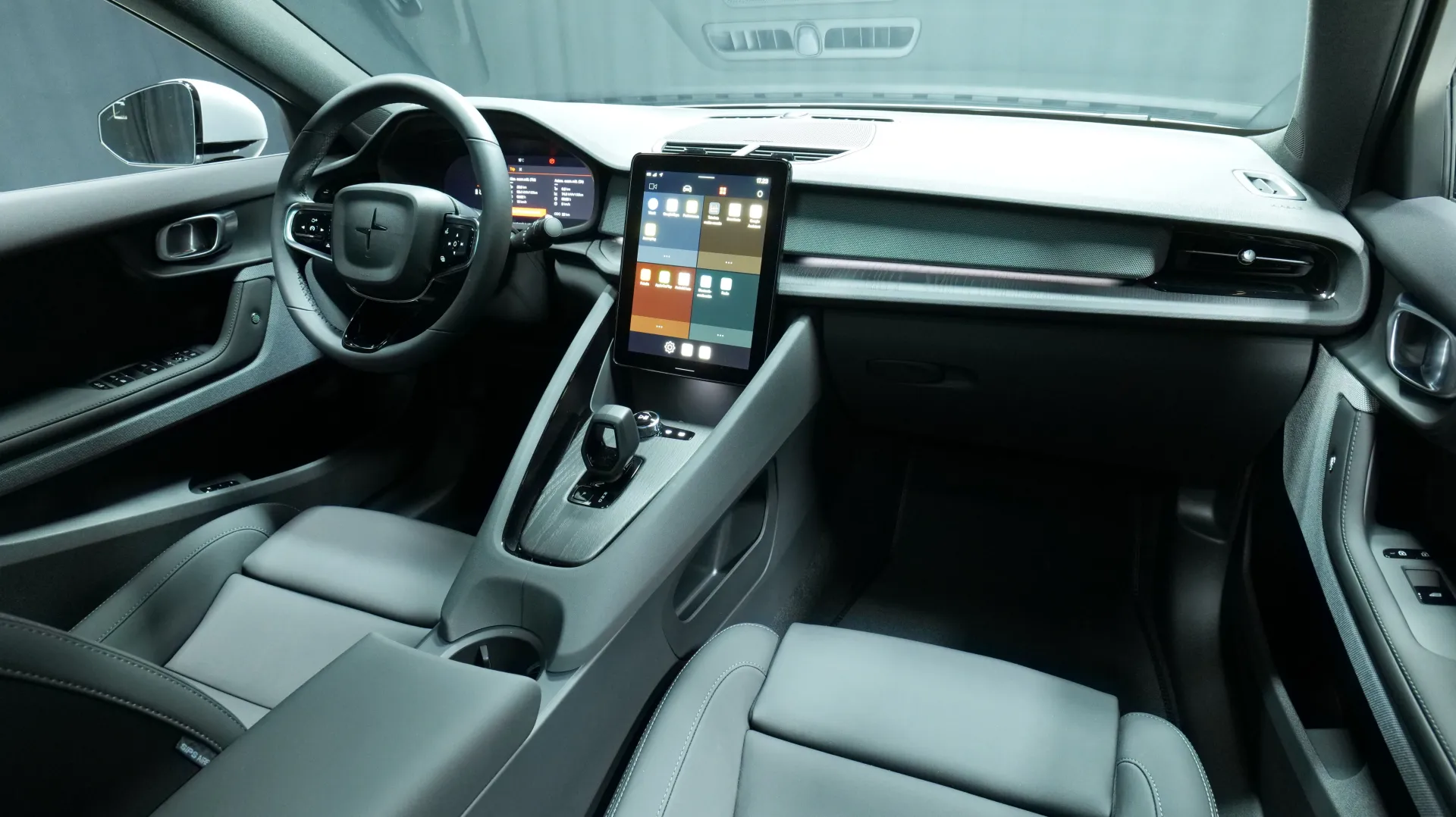 Autokuva 18 - XYR-437