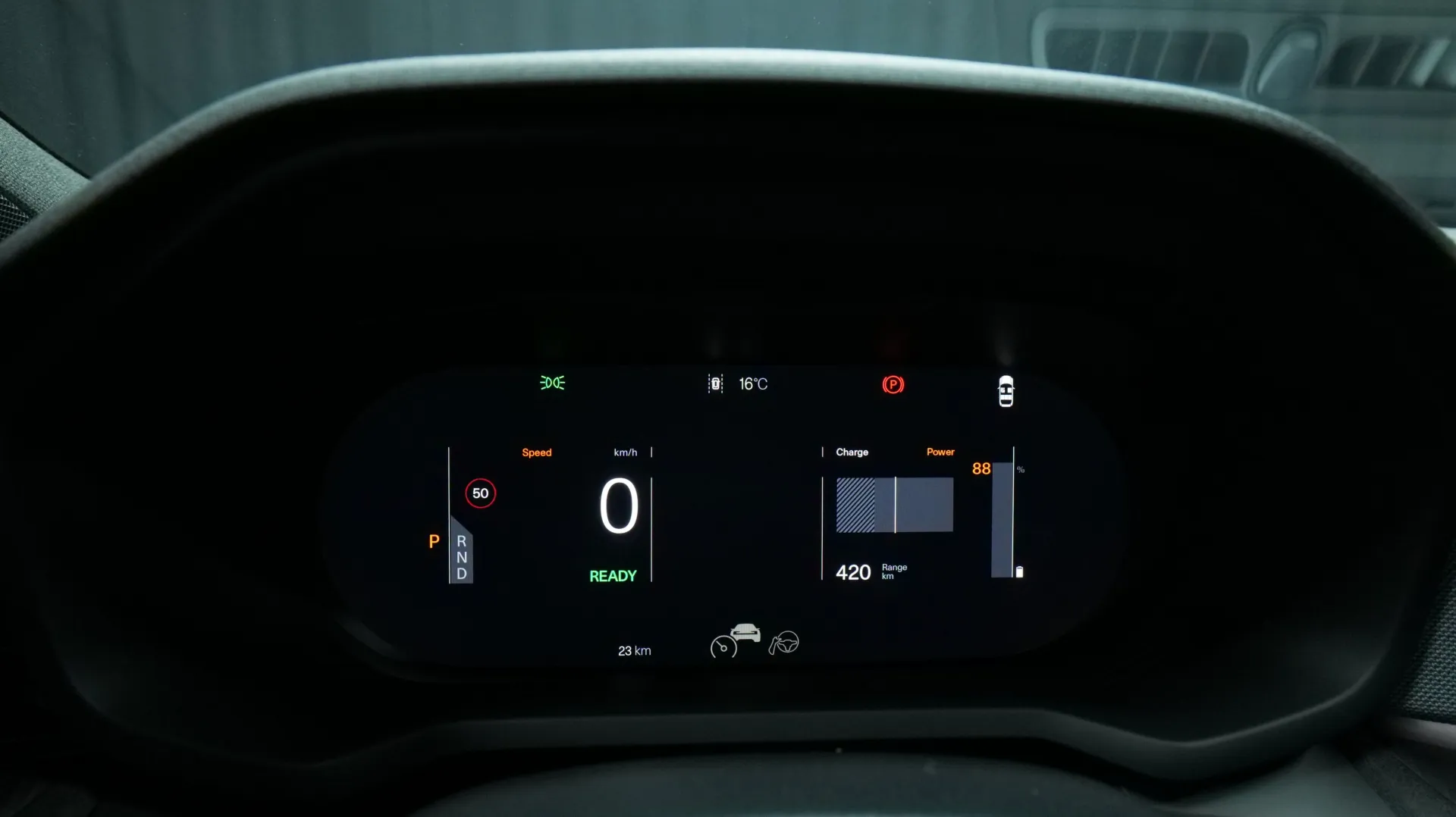 Autokuva 6 - XYR-437