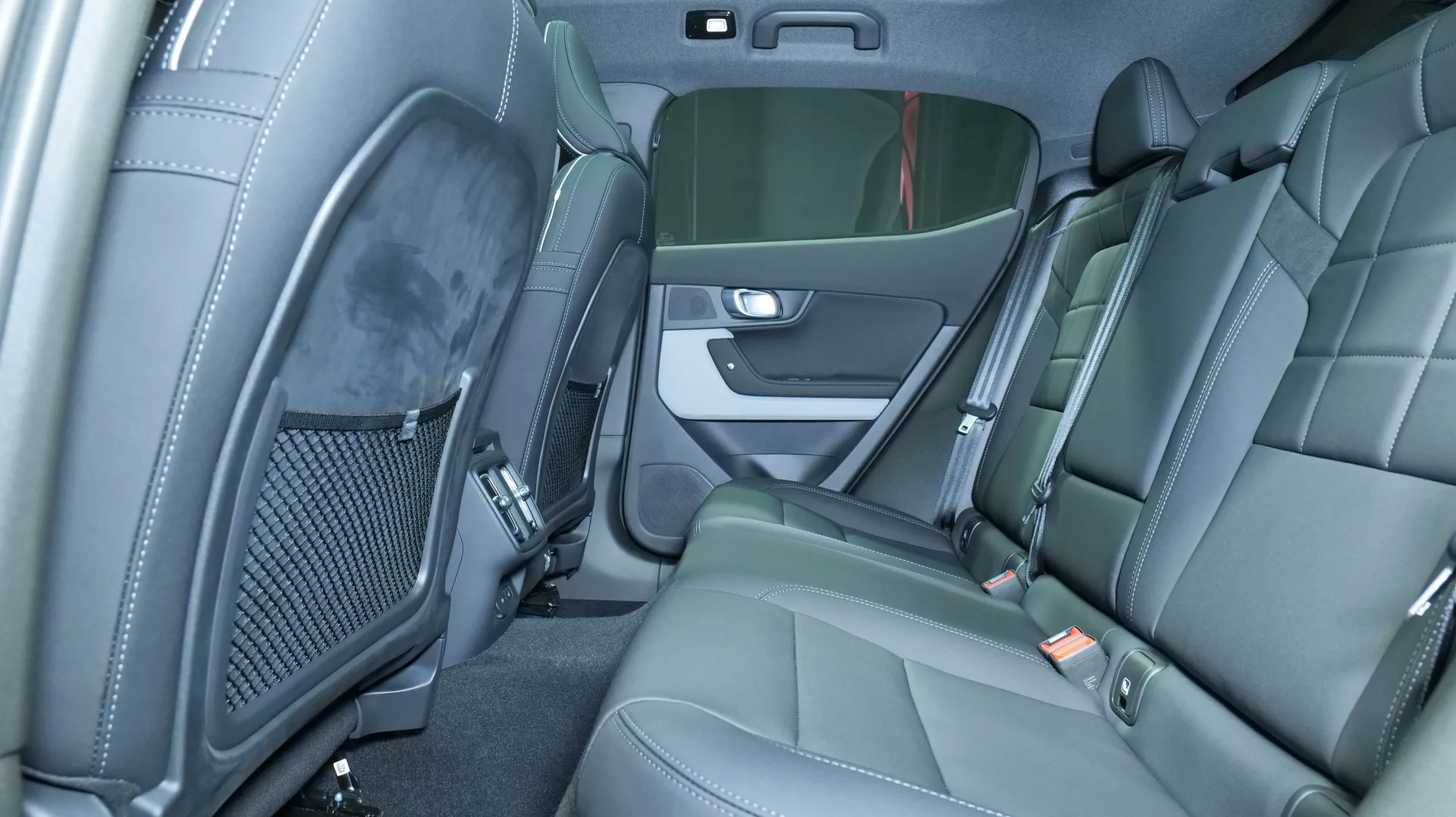 Autokuva 15 - XYR-437