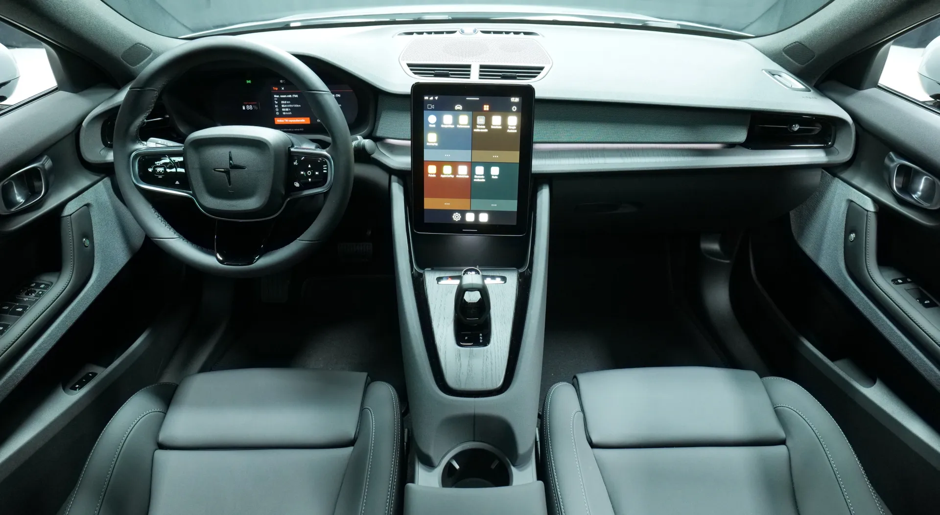 Autokuva 13 - XYR-437