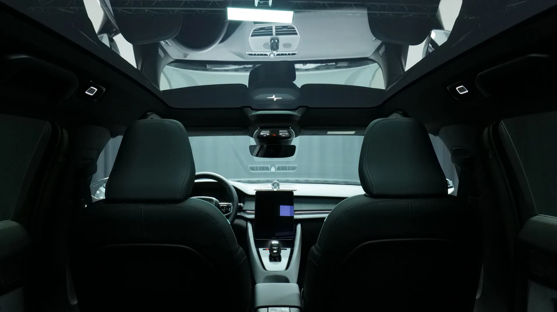 Autokuva 17 - XYR-443