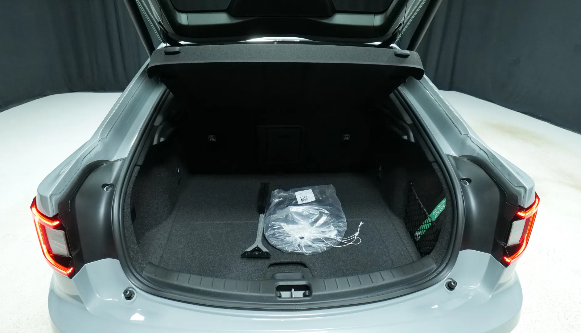 Autokuva 16 - XYR-443