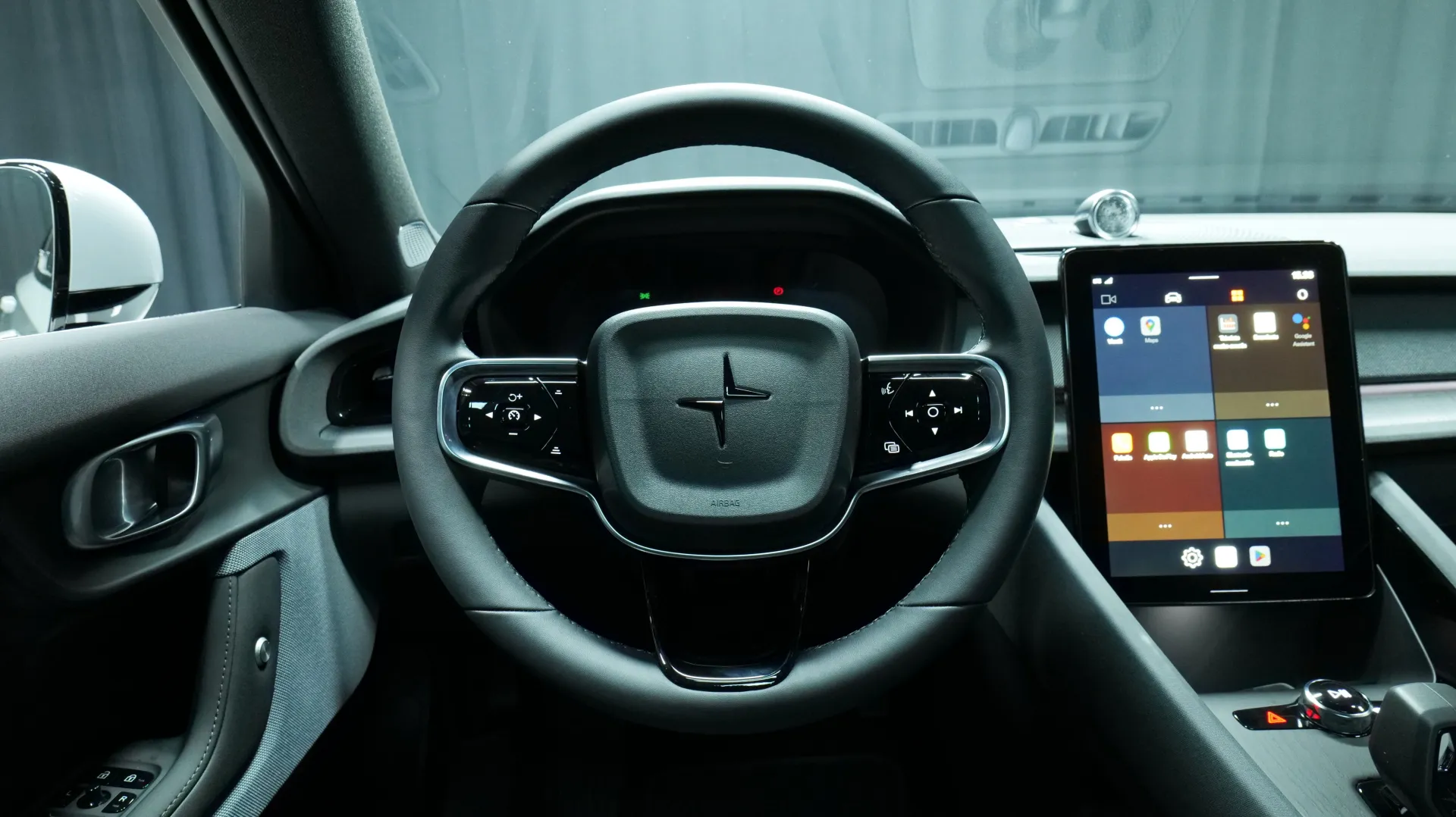 Autokuva 14 - XYR-443