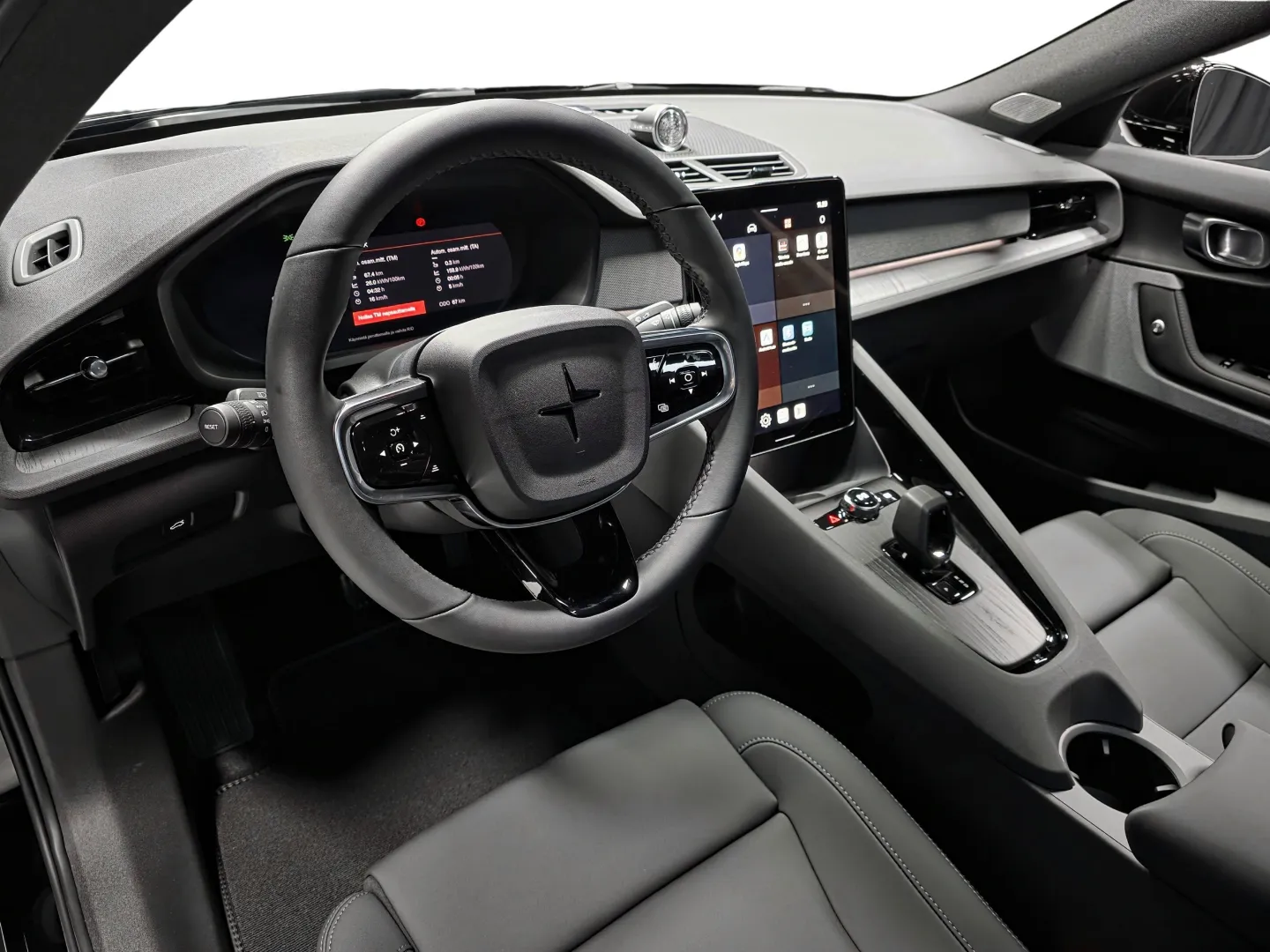 Autokuva 8 - XYR-445