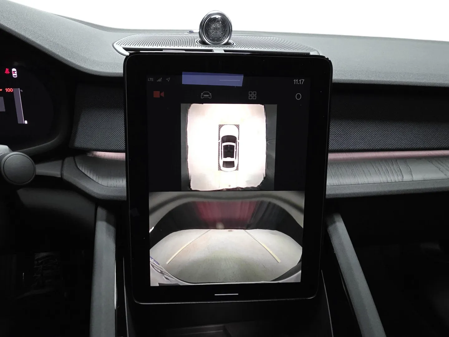 Autokuva 12 - XYR-445