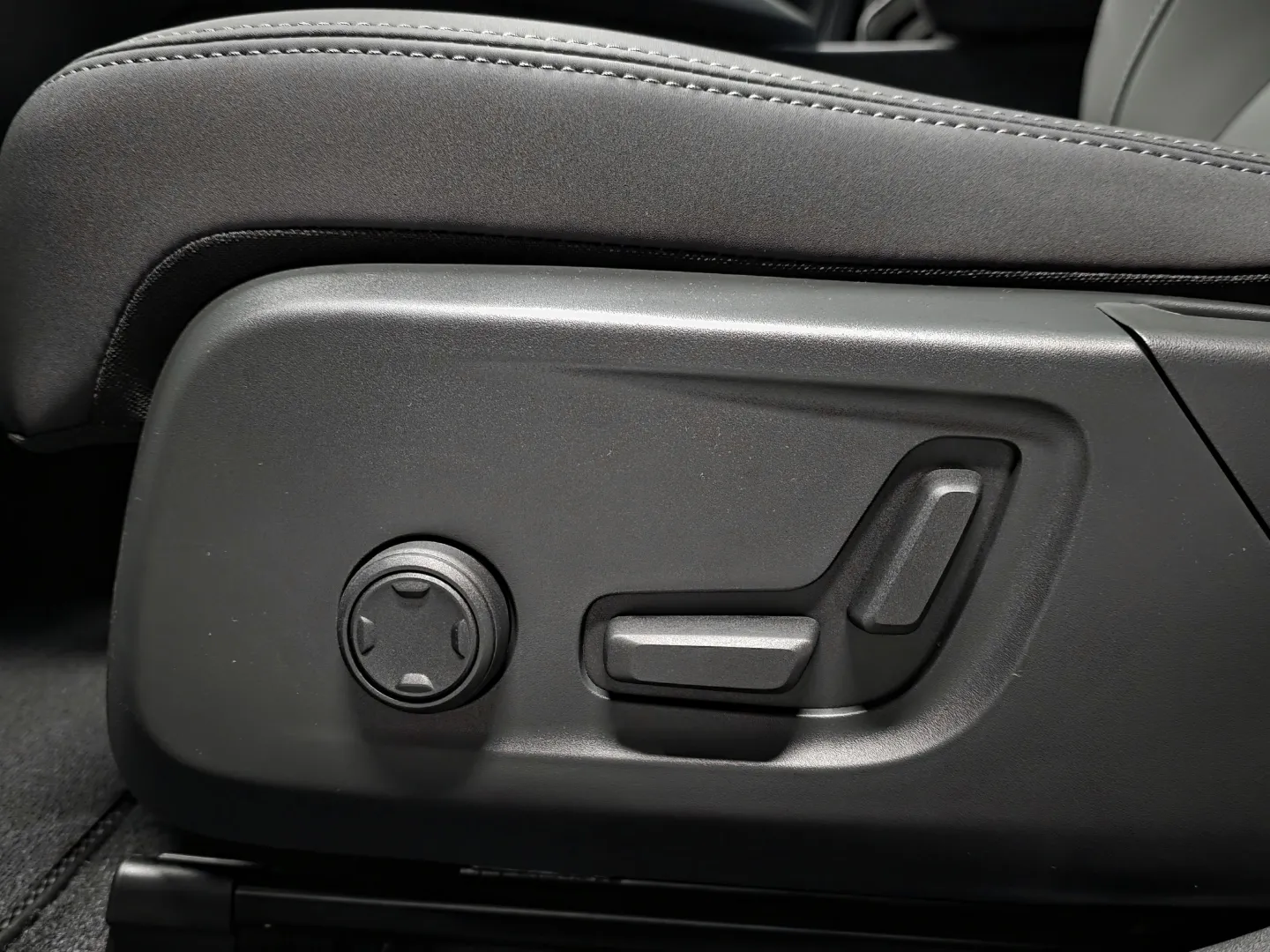 Autokuva 14 - XYR-445