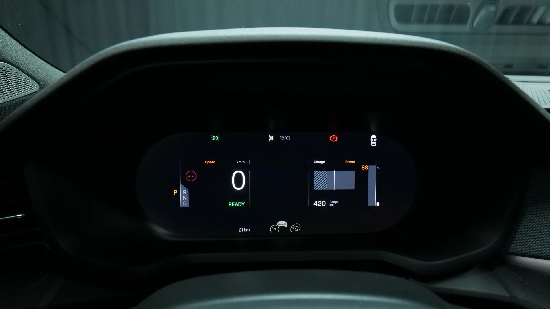 Autokuva 6 - XYR-446