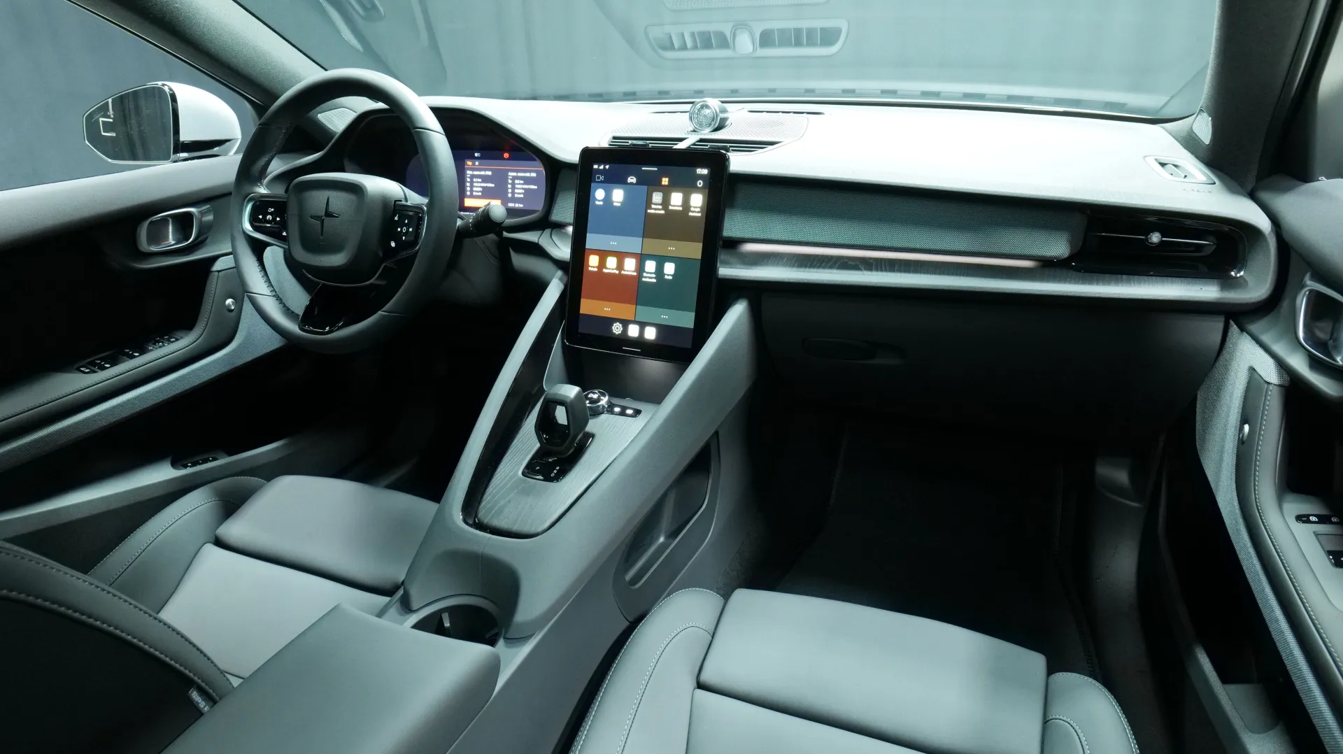 Autokuva 18 - XYR-446