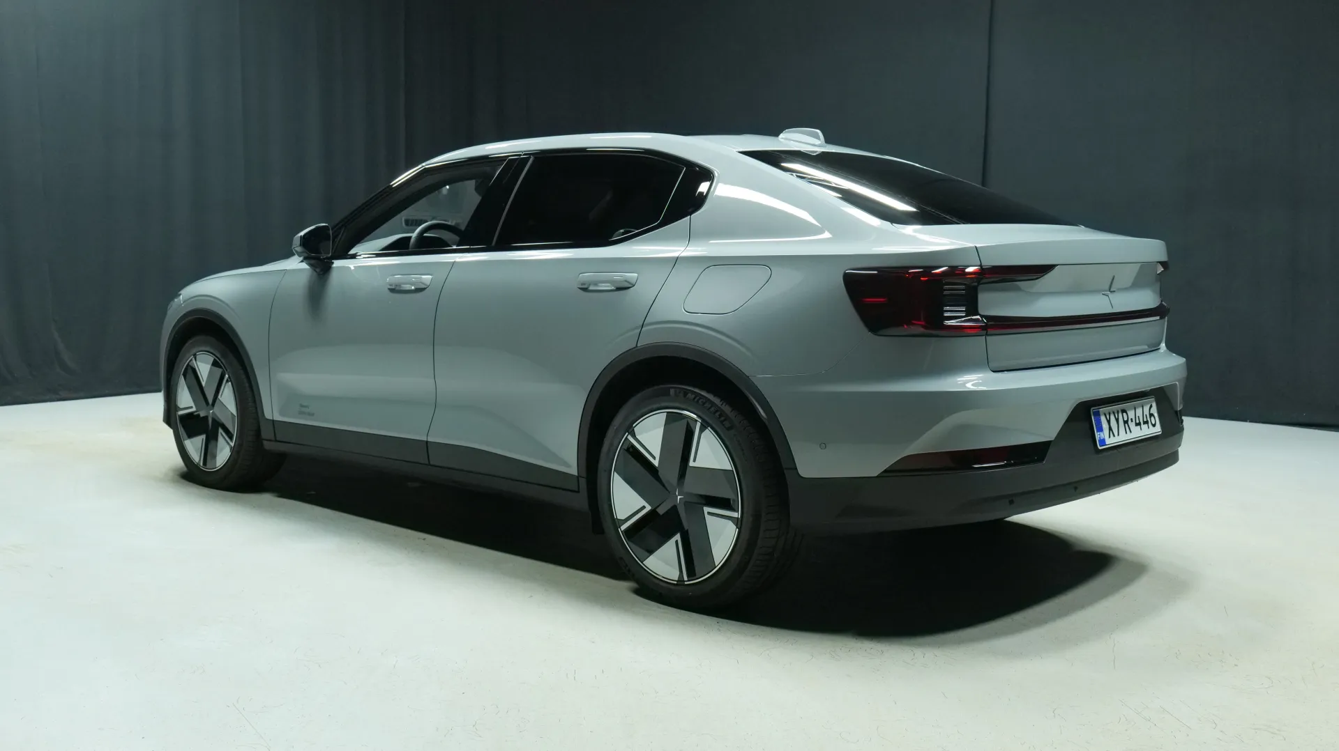 Autokuva 2 - XYR-446