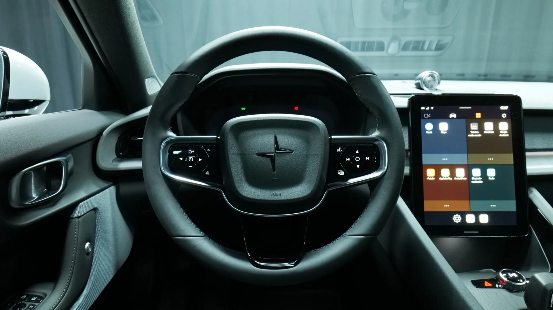 Autokuva 14 - XYR-446