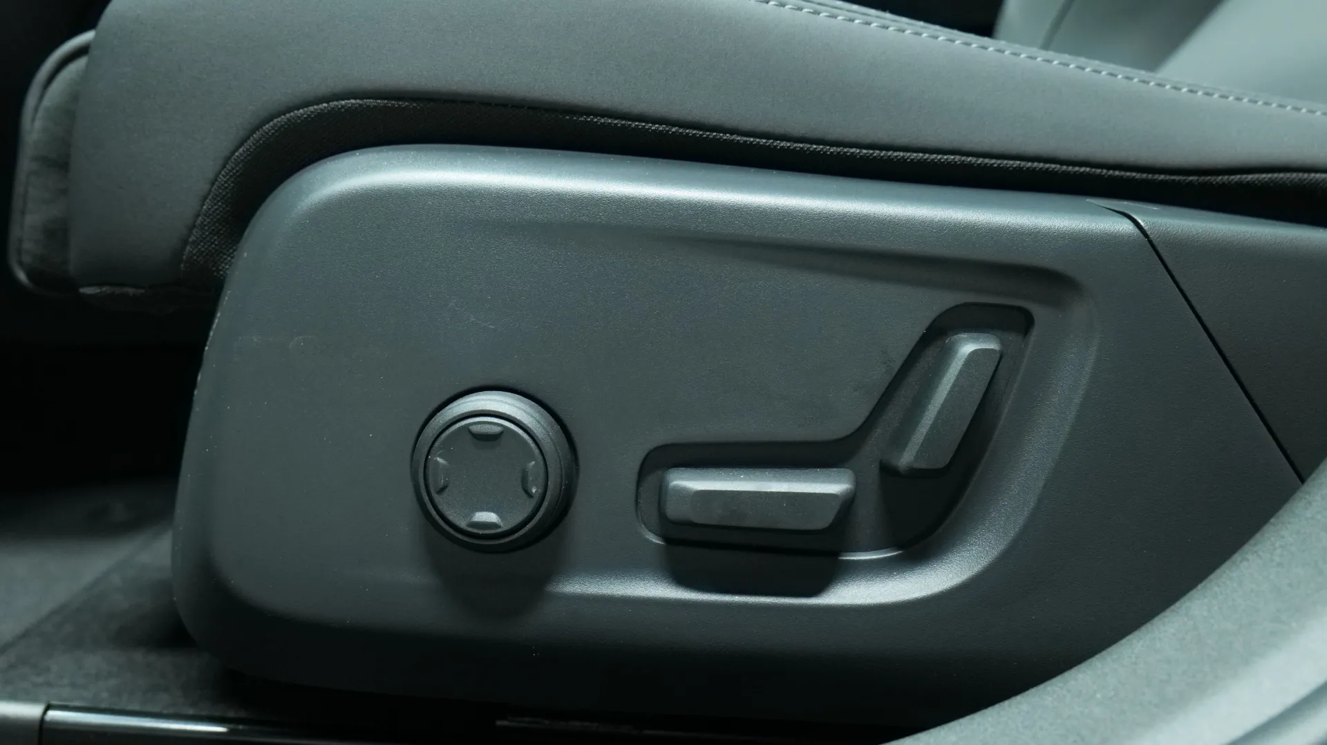 Autokuva 10 - XYR-446