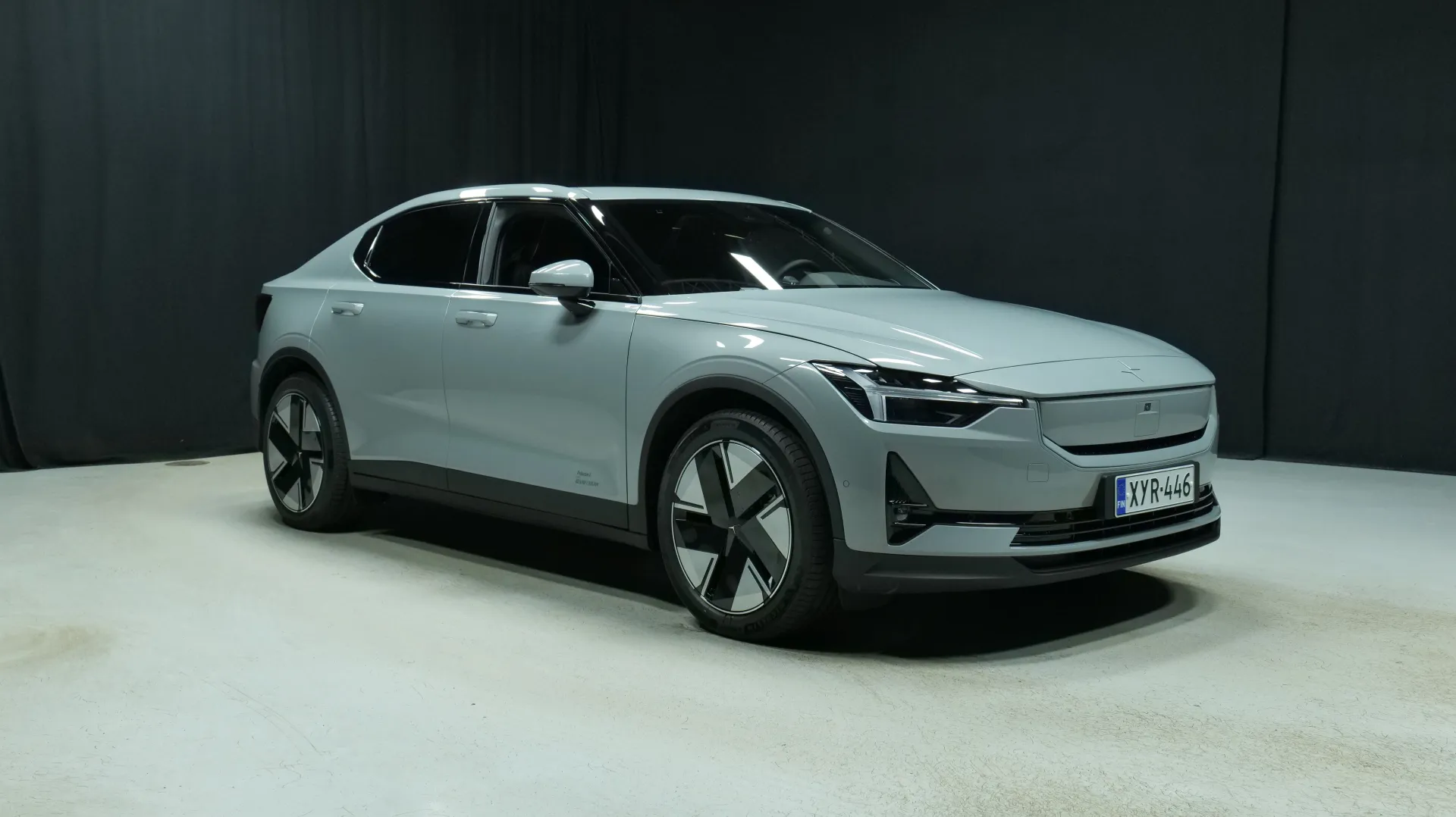 Autokuva 5 - XYR-446