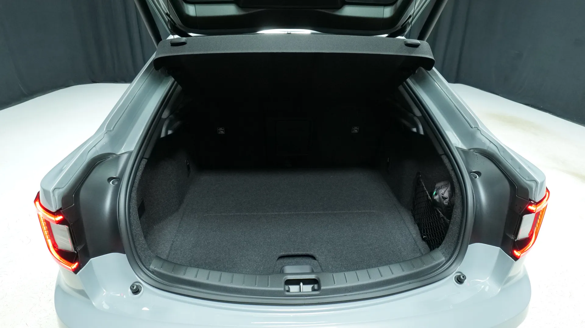 Autokuva 16 - XYR-446