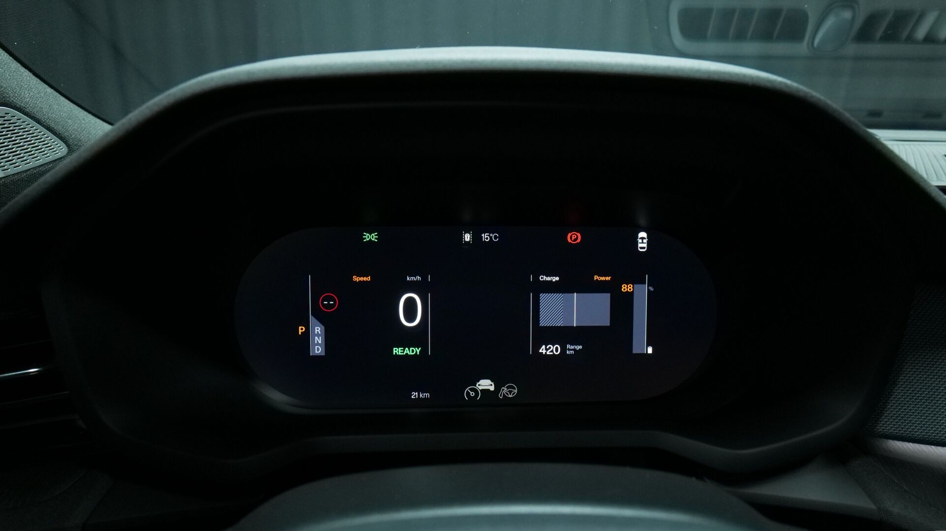 Autokuva 6 - XYR-446