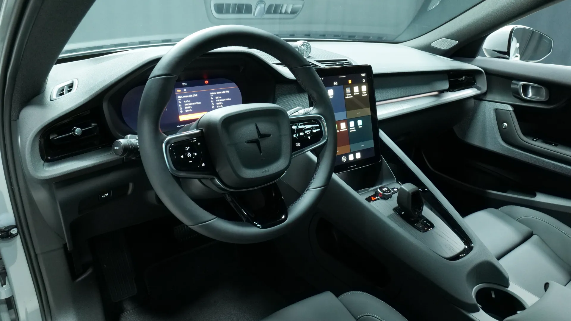 Autokuva 11 - XYR-446