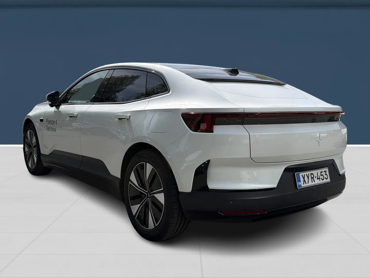 Autokuva 6 - XYR-453
