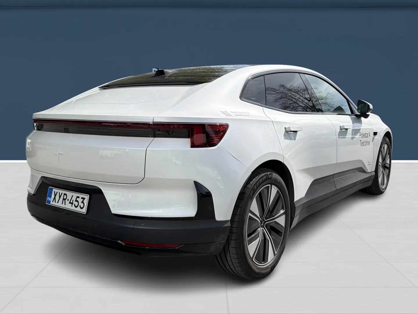 Autokuva 4 - XYR-453