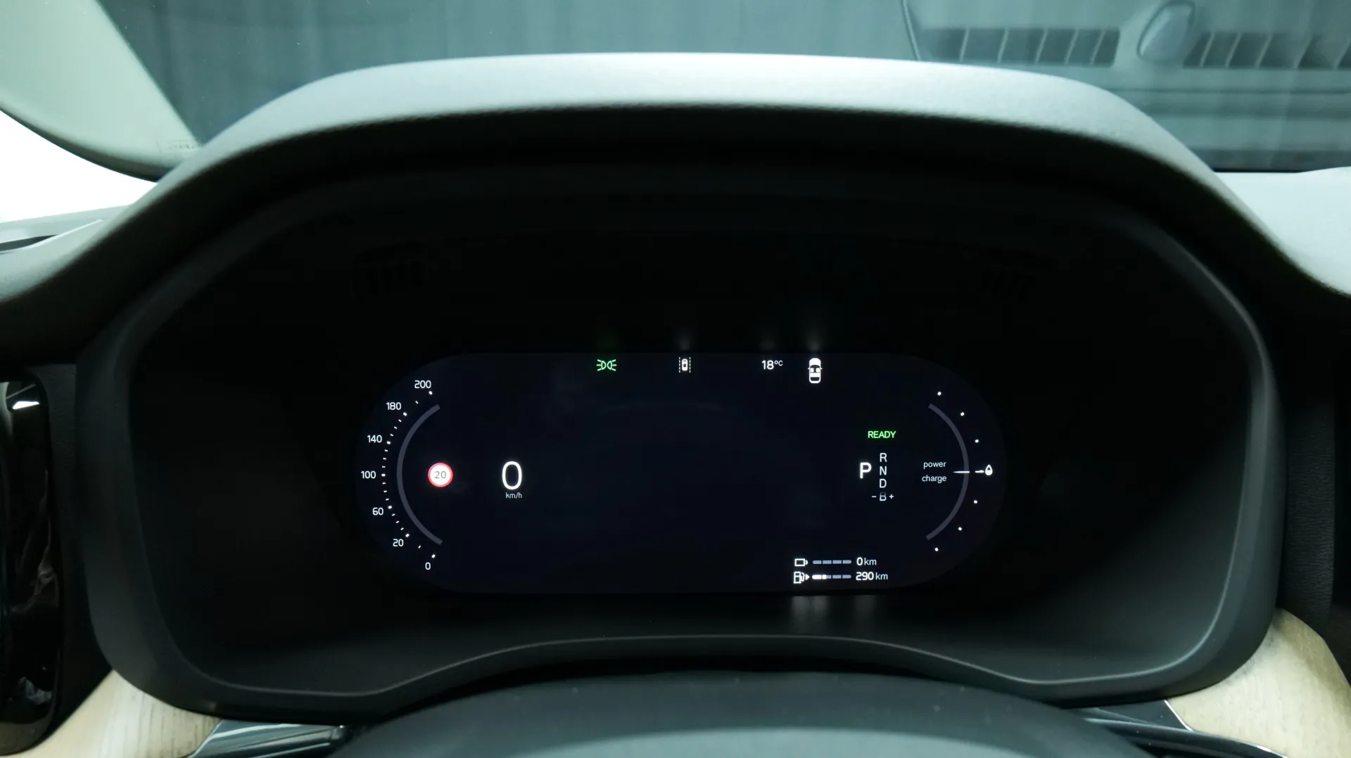 Autokuva 6 - XYR-918