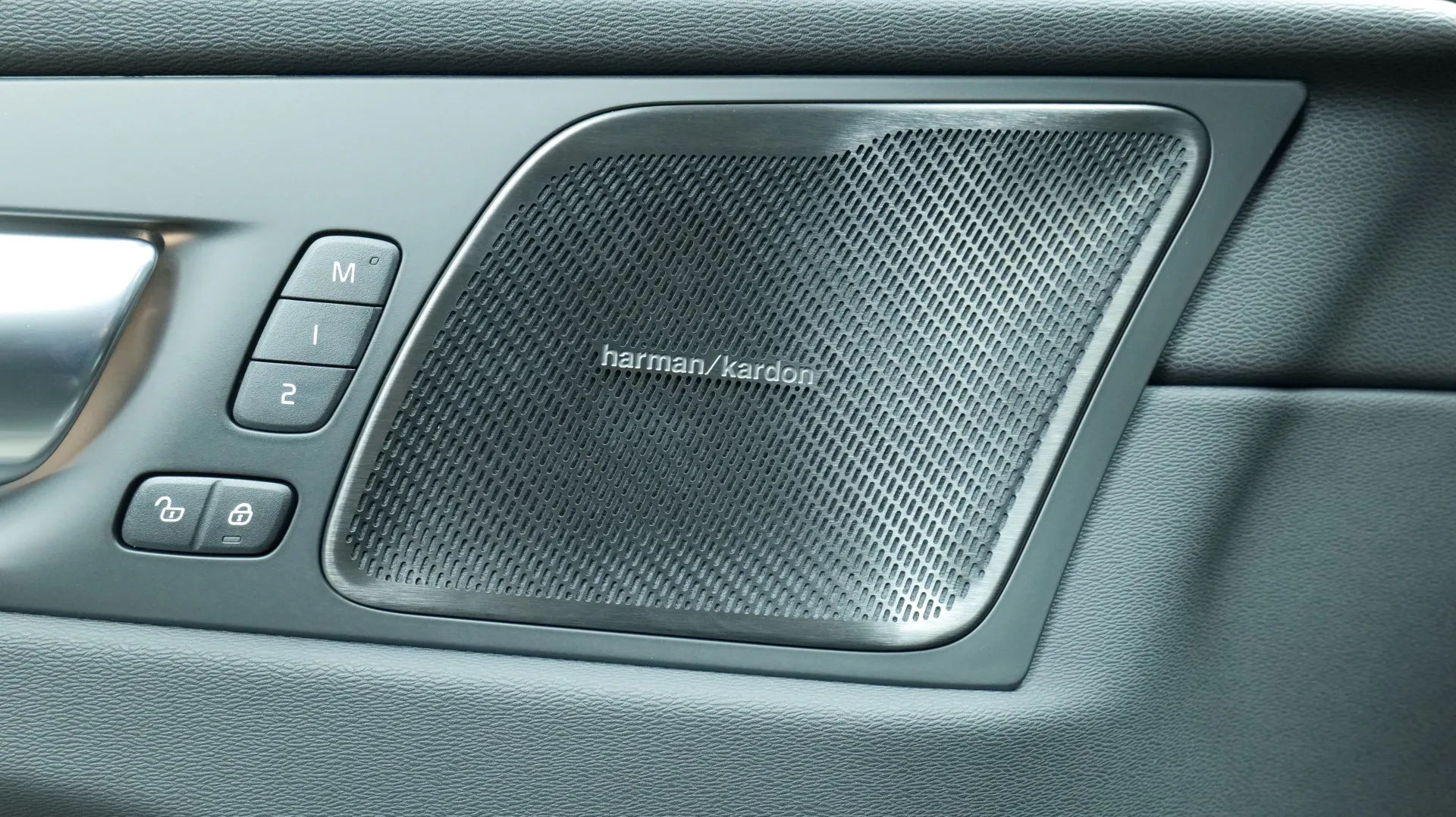 Autokuva 10 - XYR-918