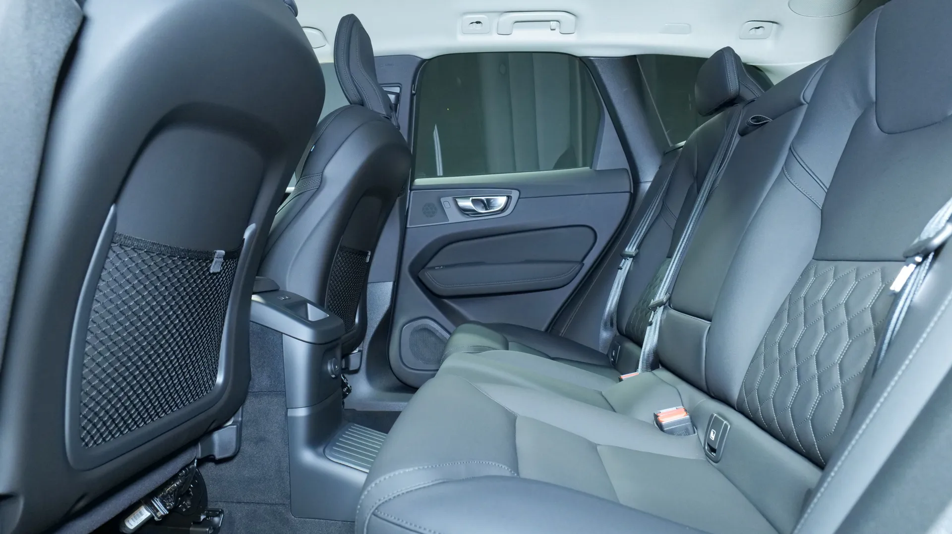 Autokuva 16 - XYR-918