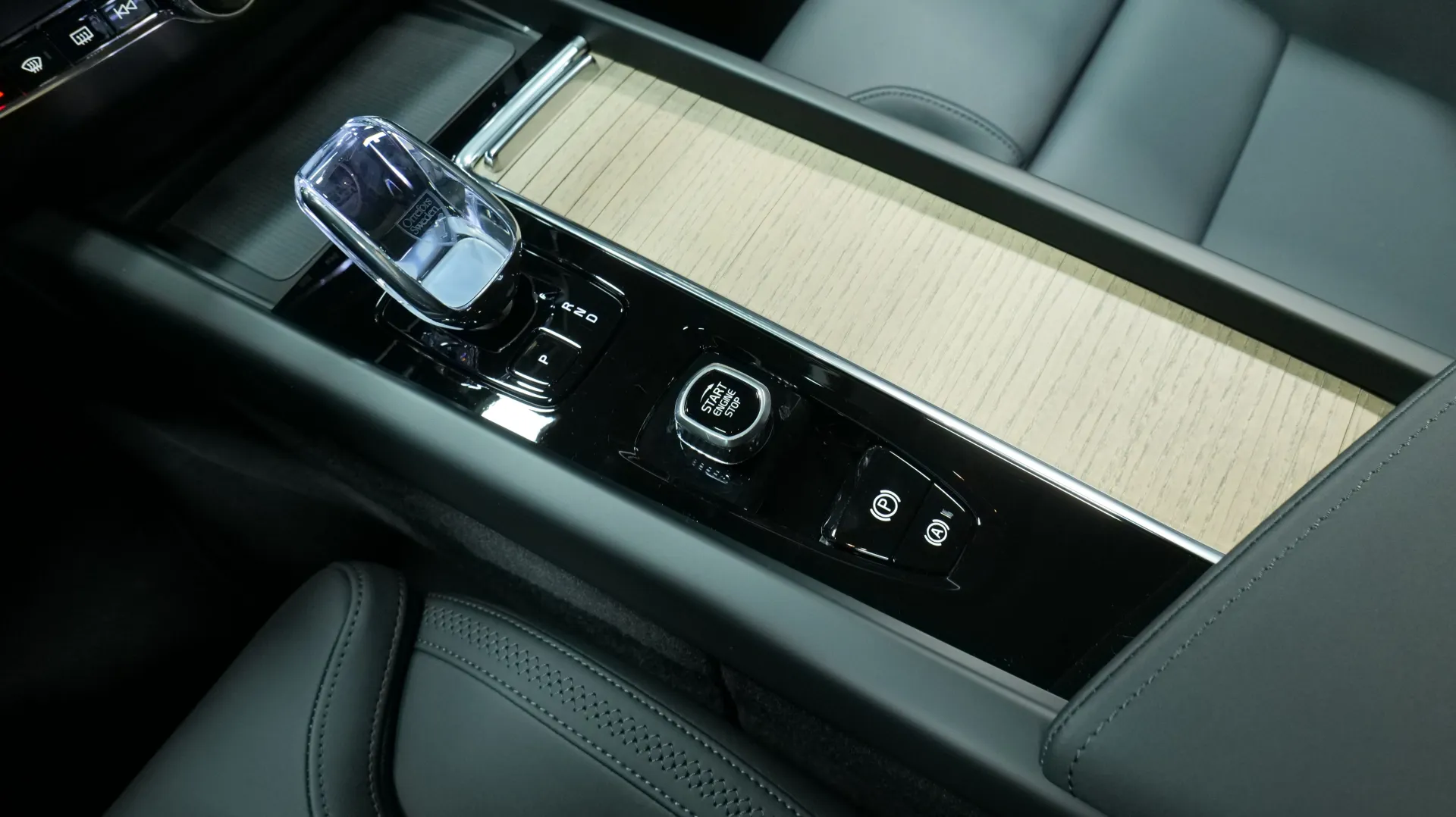 Autokuva 9 - XYR-918