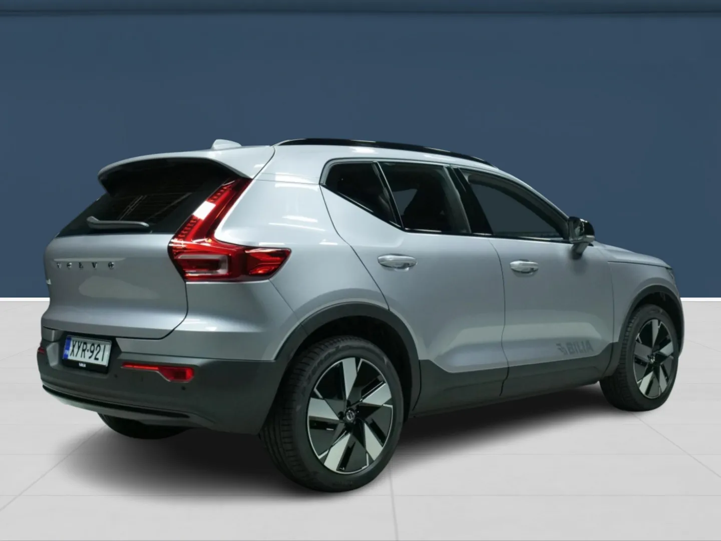 Autokuva 4 - XYR-921