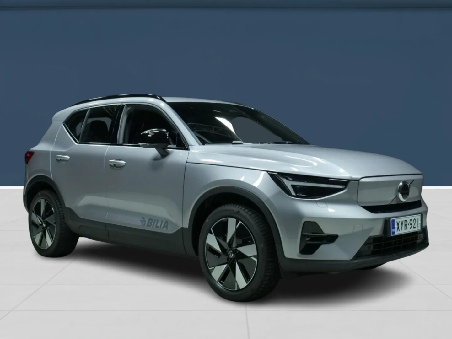 Autokuva 3 - XYR-921