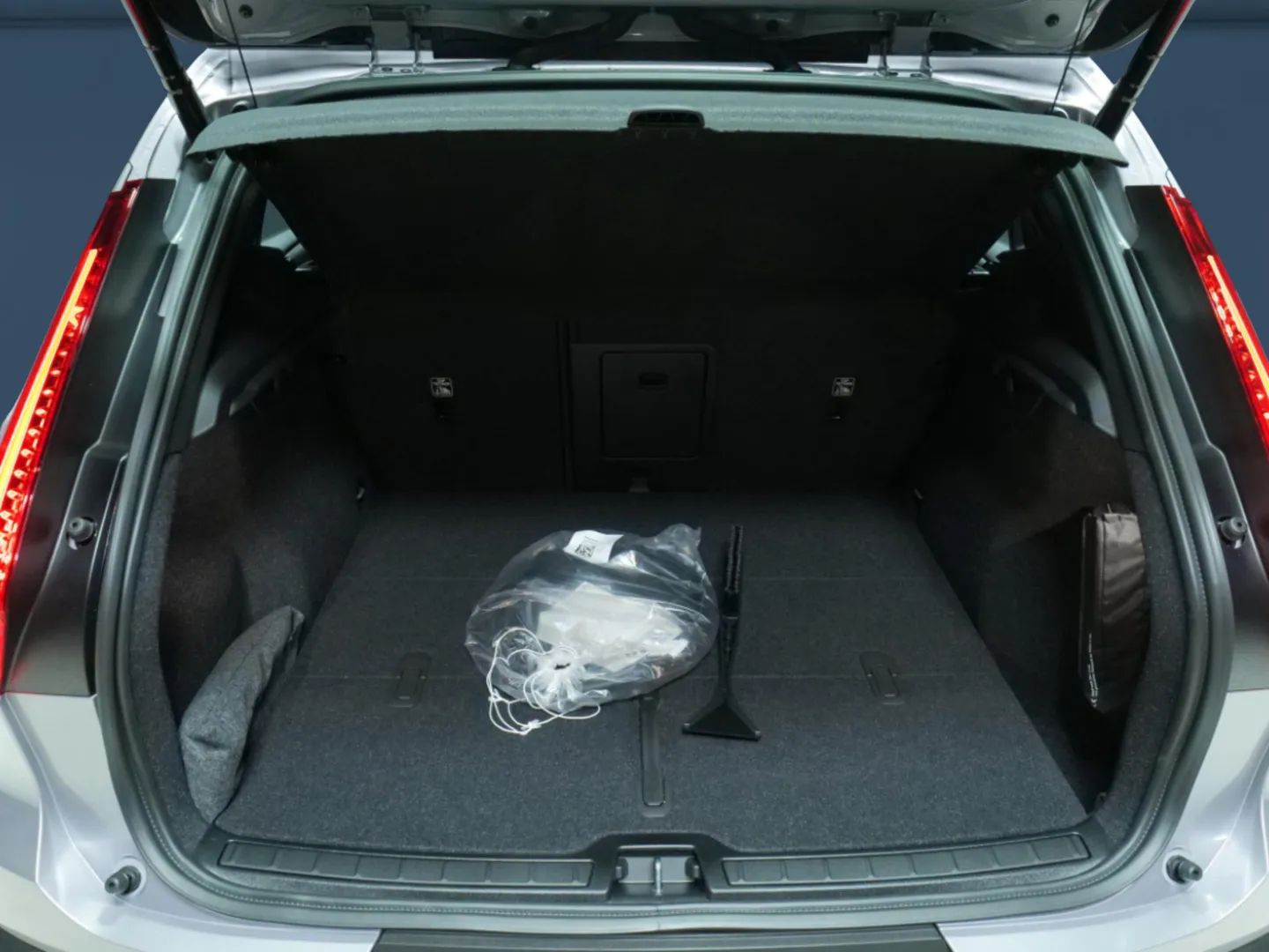 Autokuva 11 - XYR-921