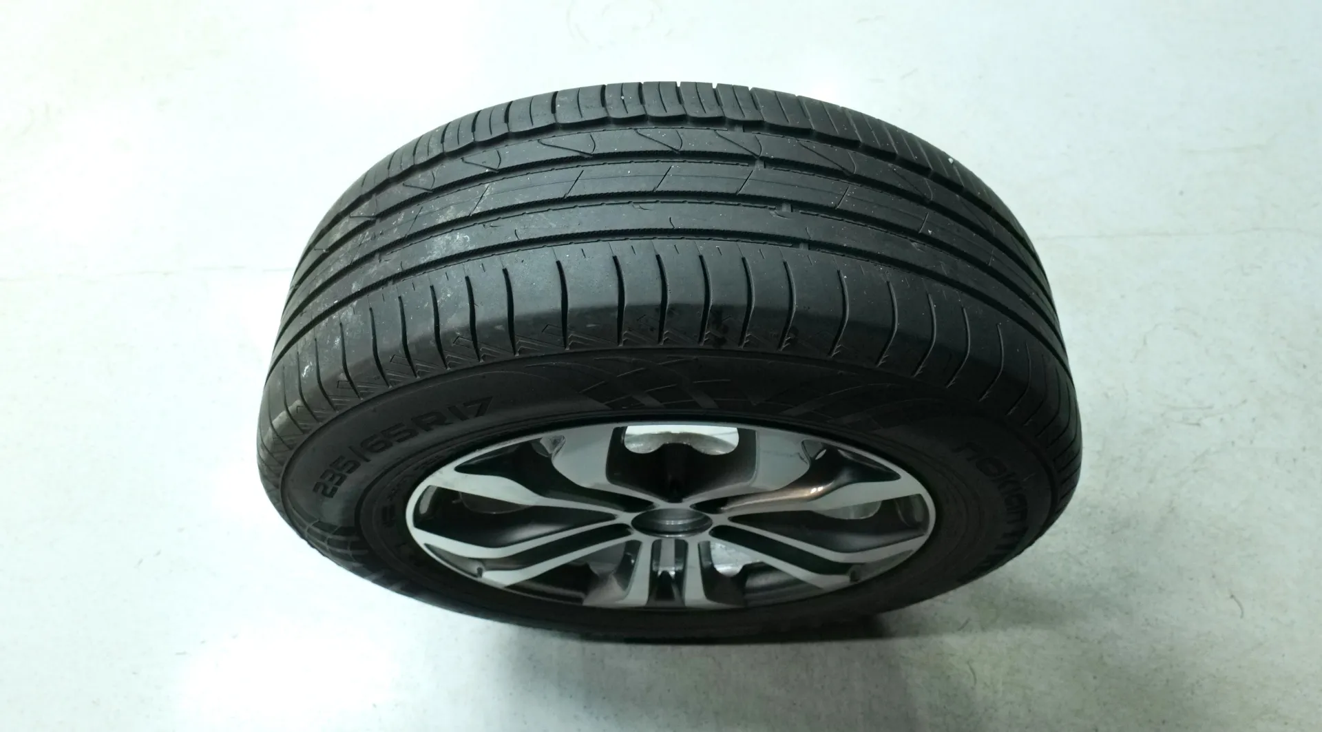 Autokuva 19 - YJE-465