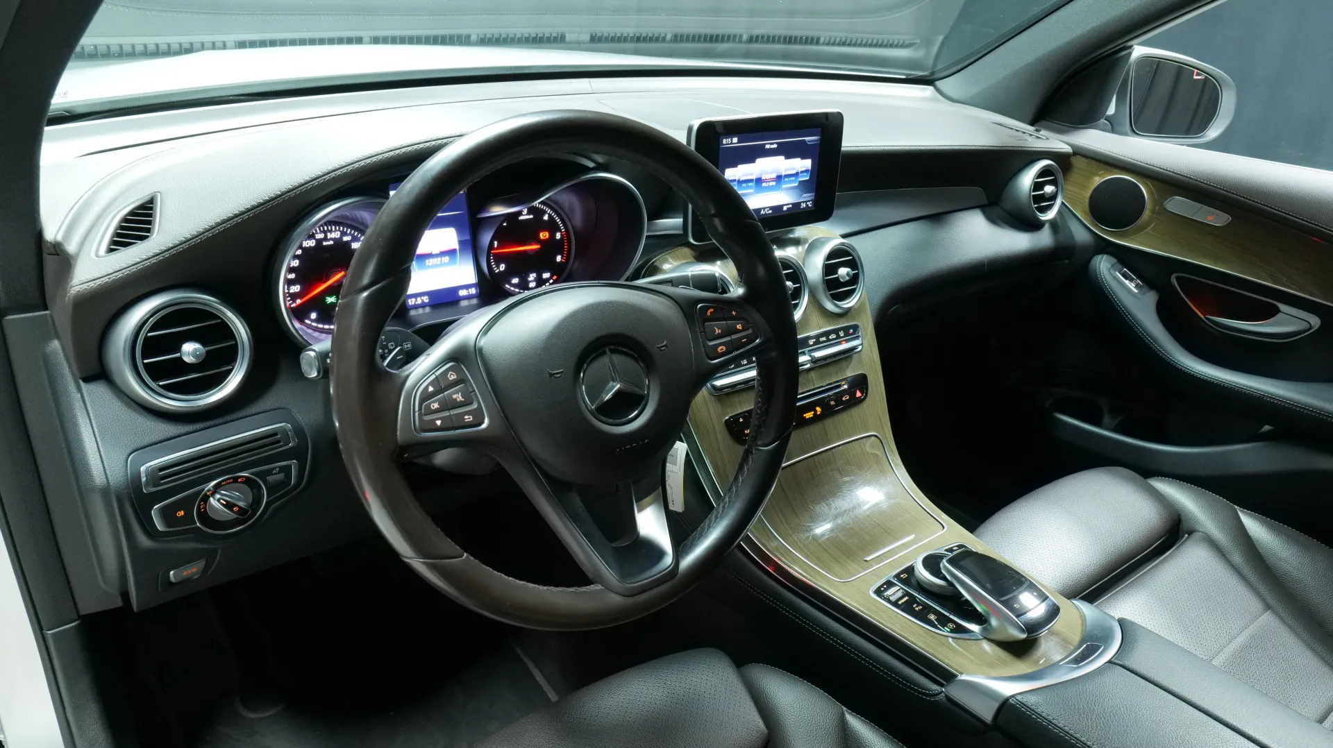 Autokuva 11 - YJE-465