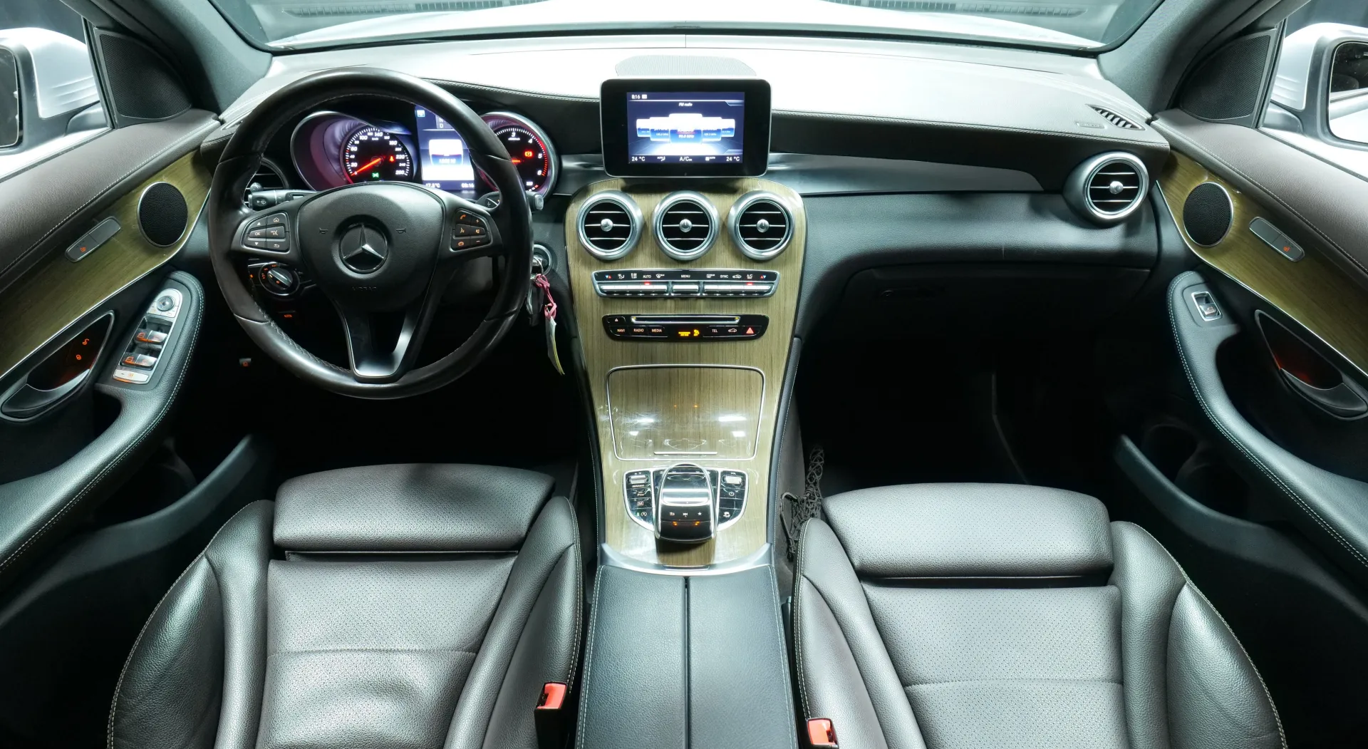 Autokuva 13 - YJE-465