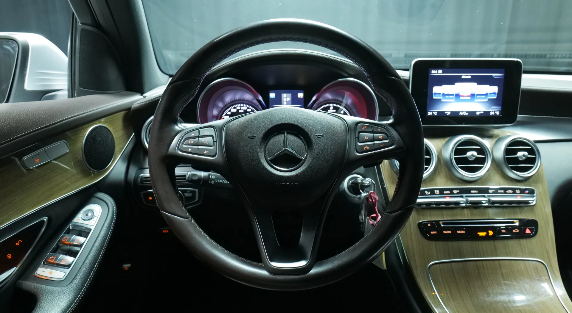 Autokuva 14 - YJE-465