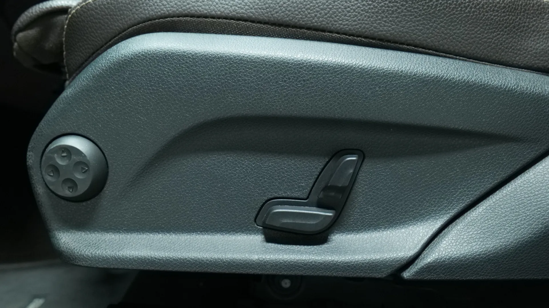 Autokuva 10 - YJE-465