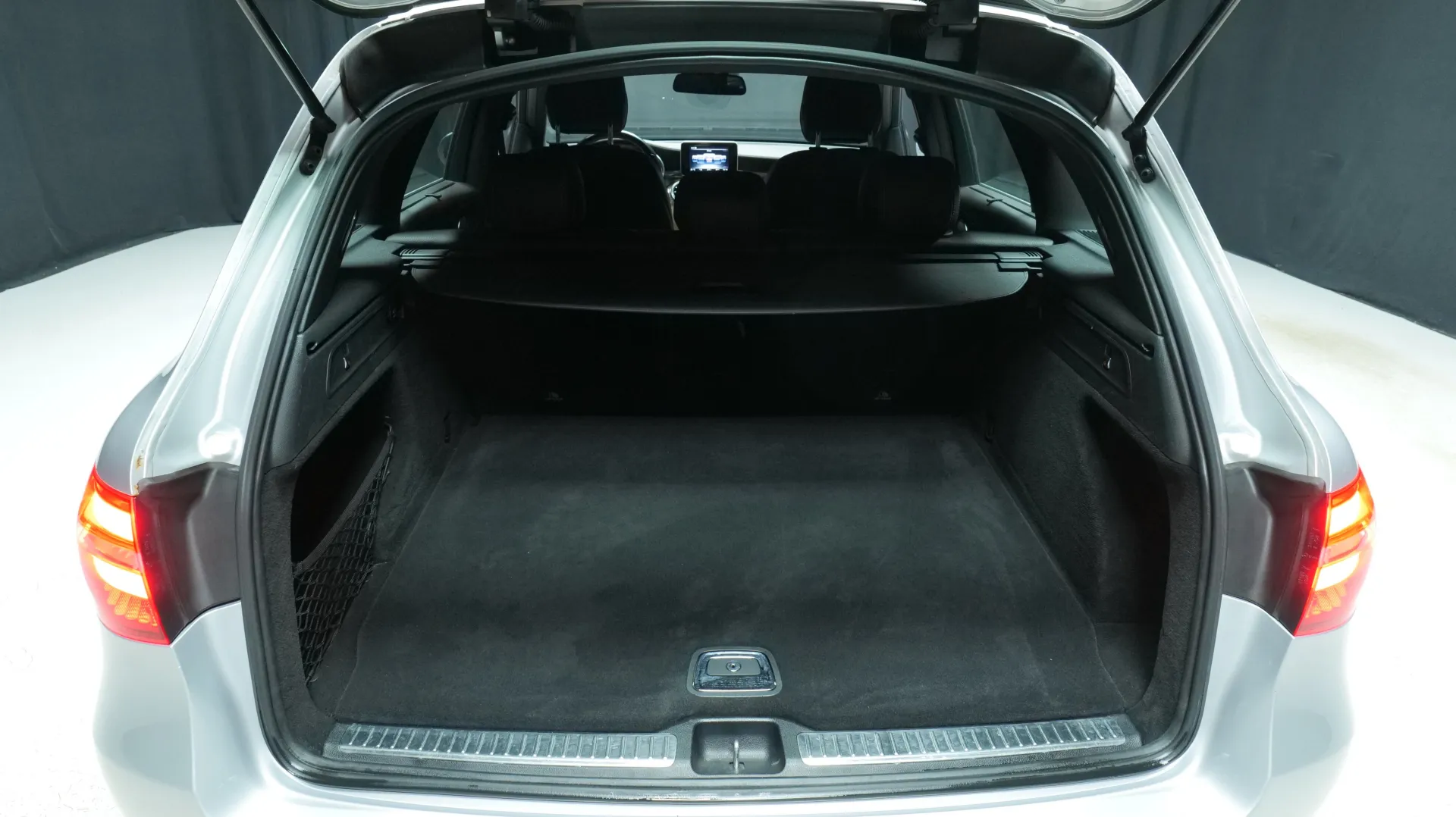 Autokuva 16 - YJE-465